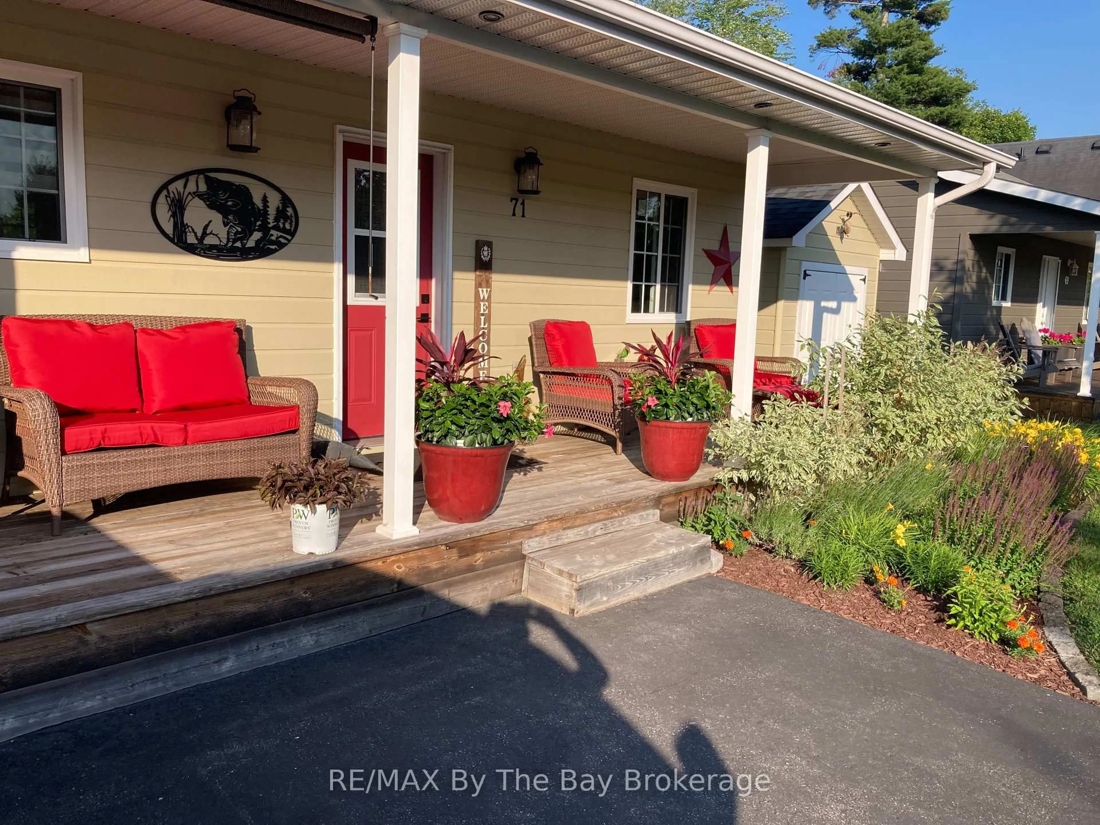 Patio, street for 71 MADAWASKA Tr, Wasaga Beach Ontario L9Z 1X7