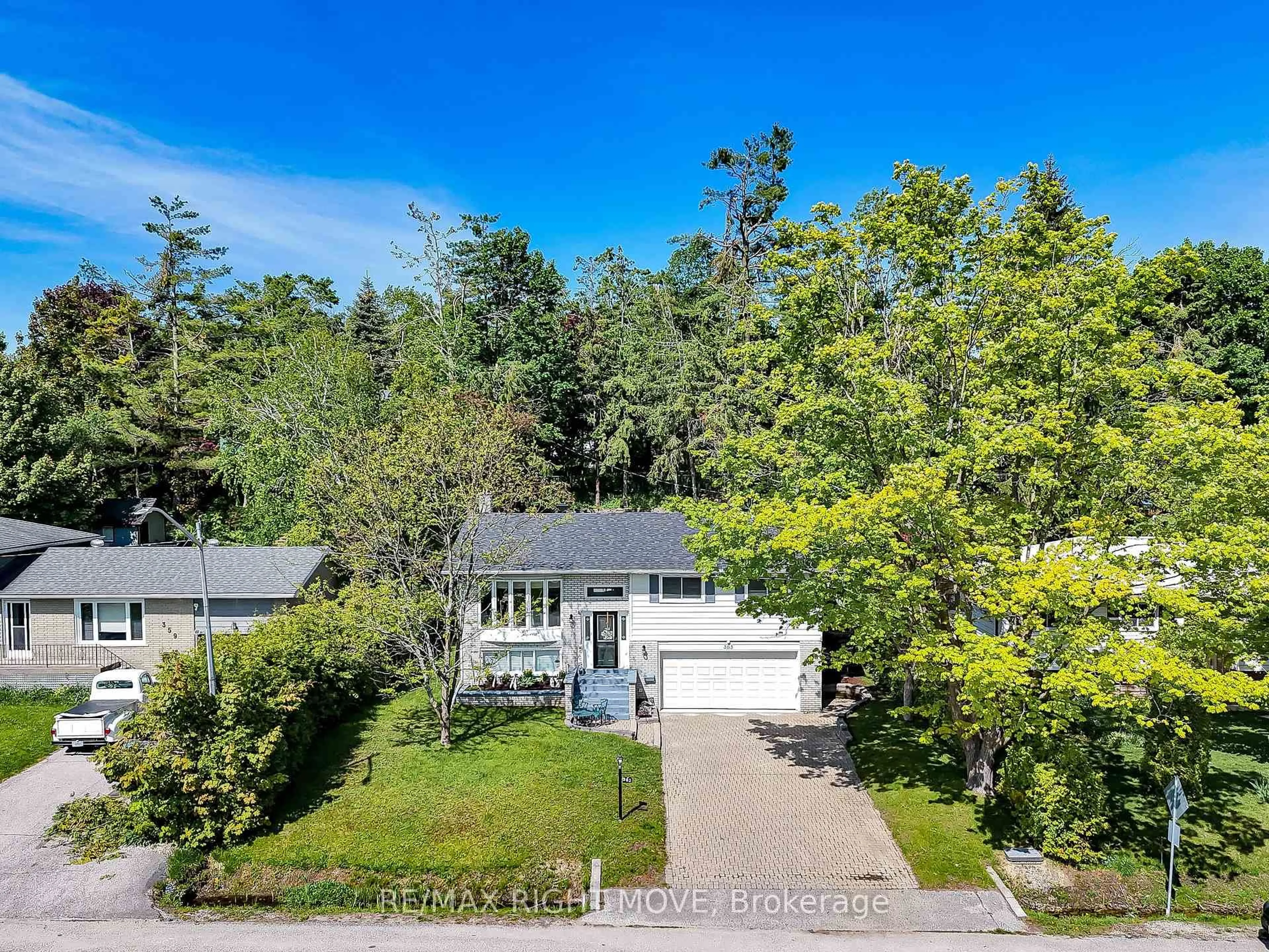 A pic from outside/outdoor area/front of a property/back of a property/a pic from drone, street for 363 TALLWOOD Dr, Orillia Ontario L3V 2H1