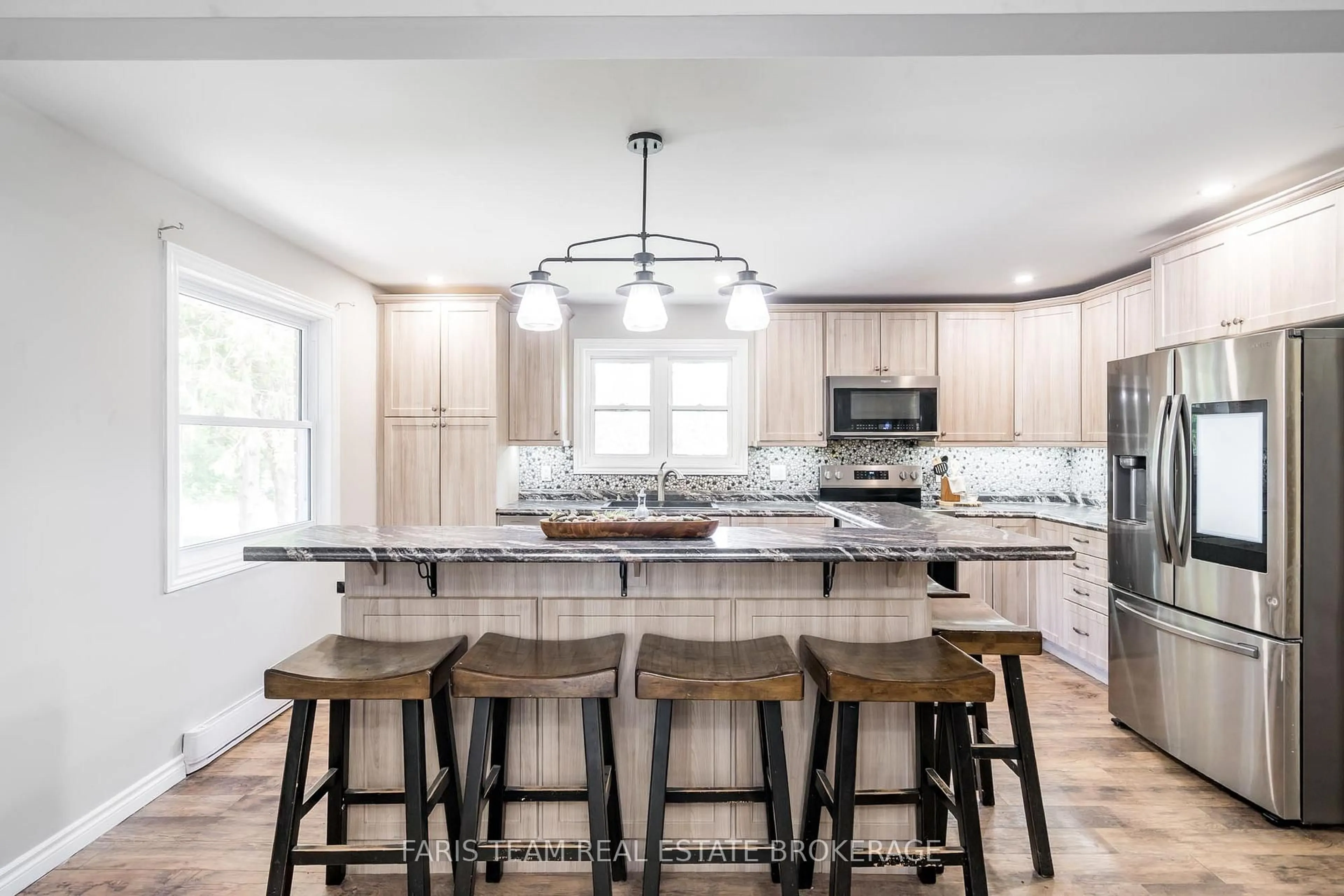 Open concept kitchen, unknown for 136 Poyntz St, Penetanguishene Ontario L9M 1P4