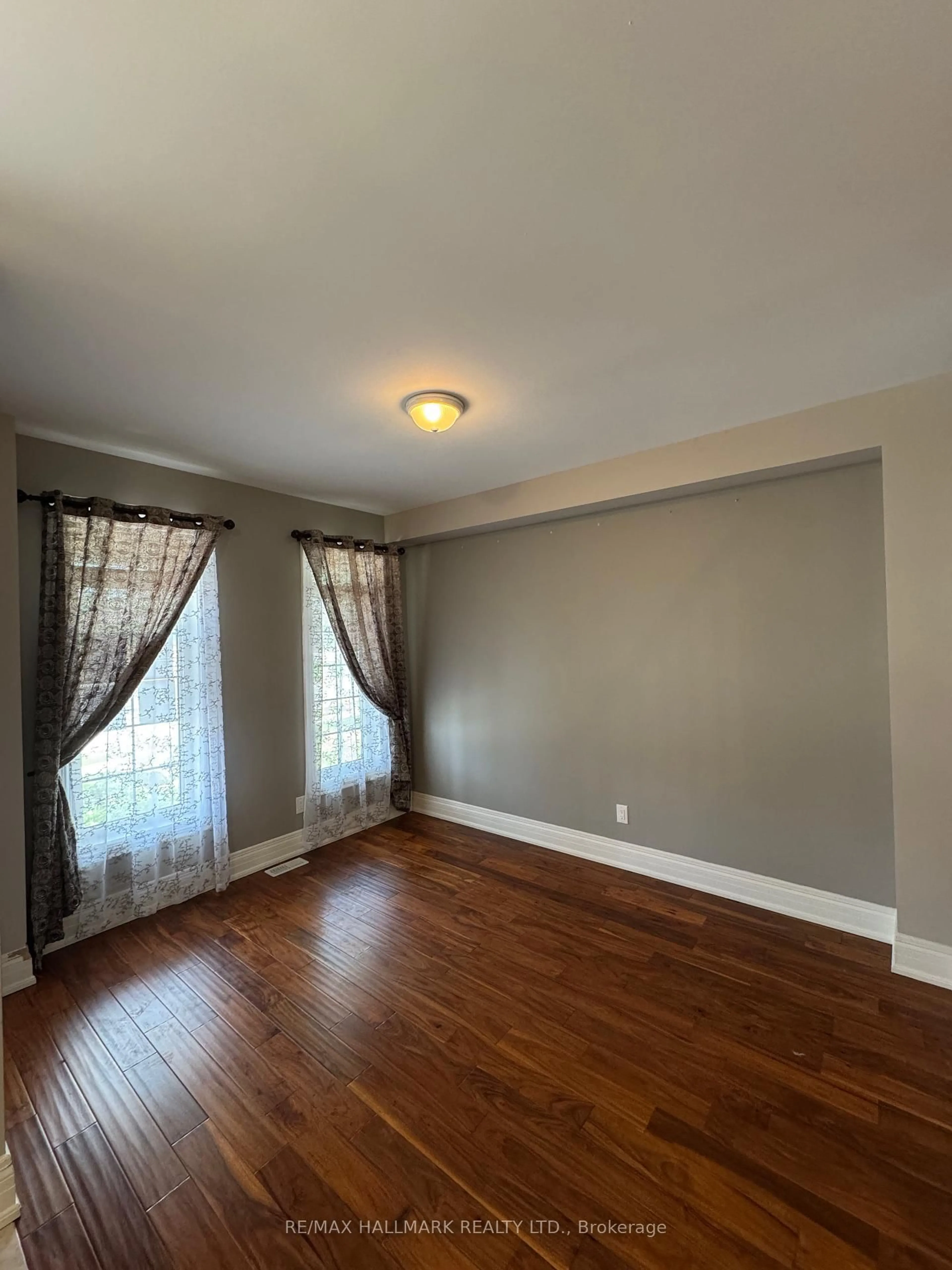 A pic of a room for 61 McIsaac Dr, Springwater Ontario L4M 4S4