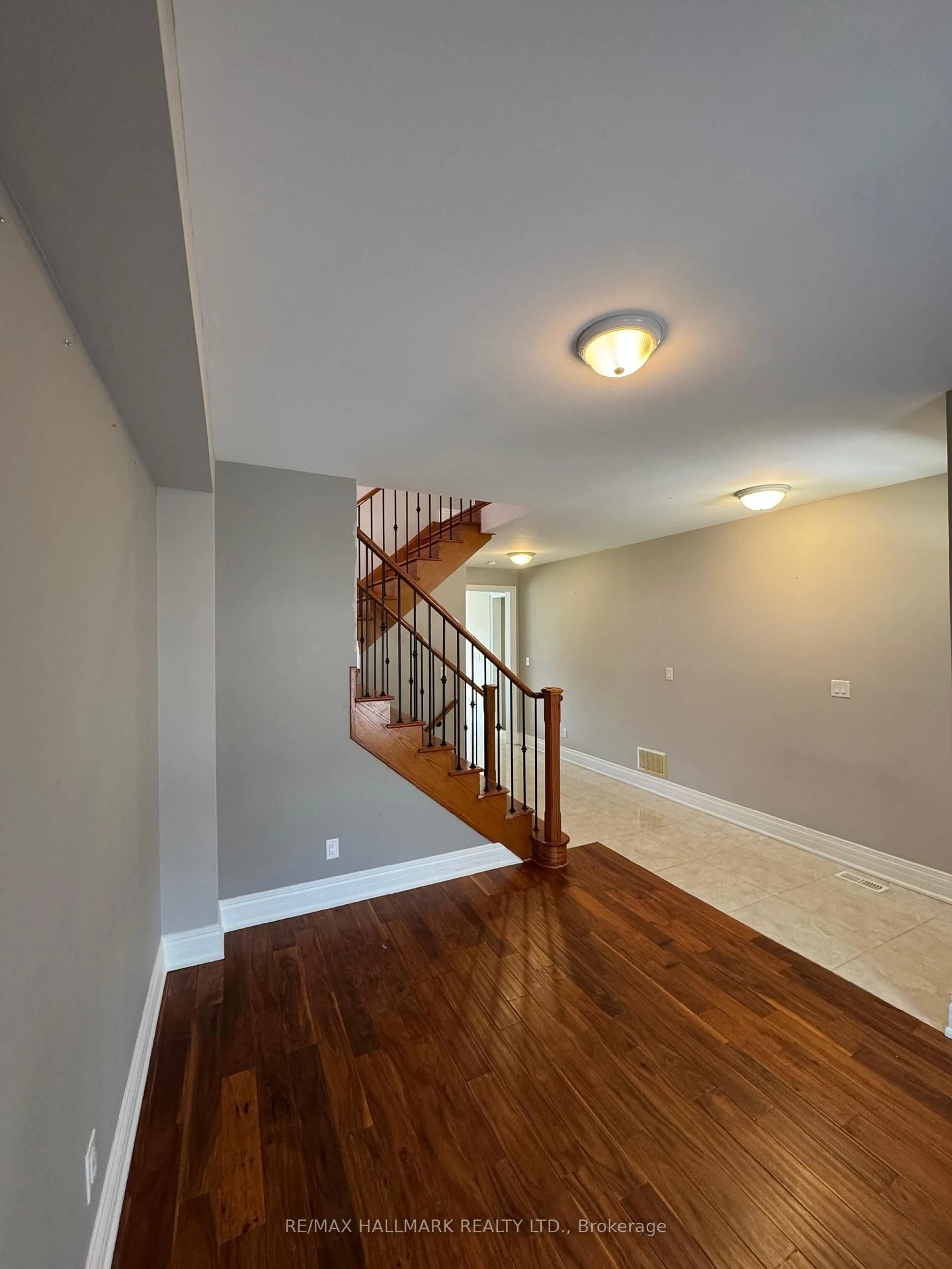 Unknown for 61 McIsaac Dr, Springwater Ontario L4M 4S4