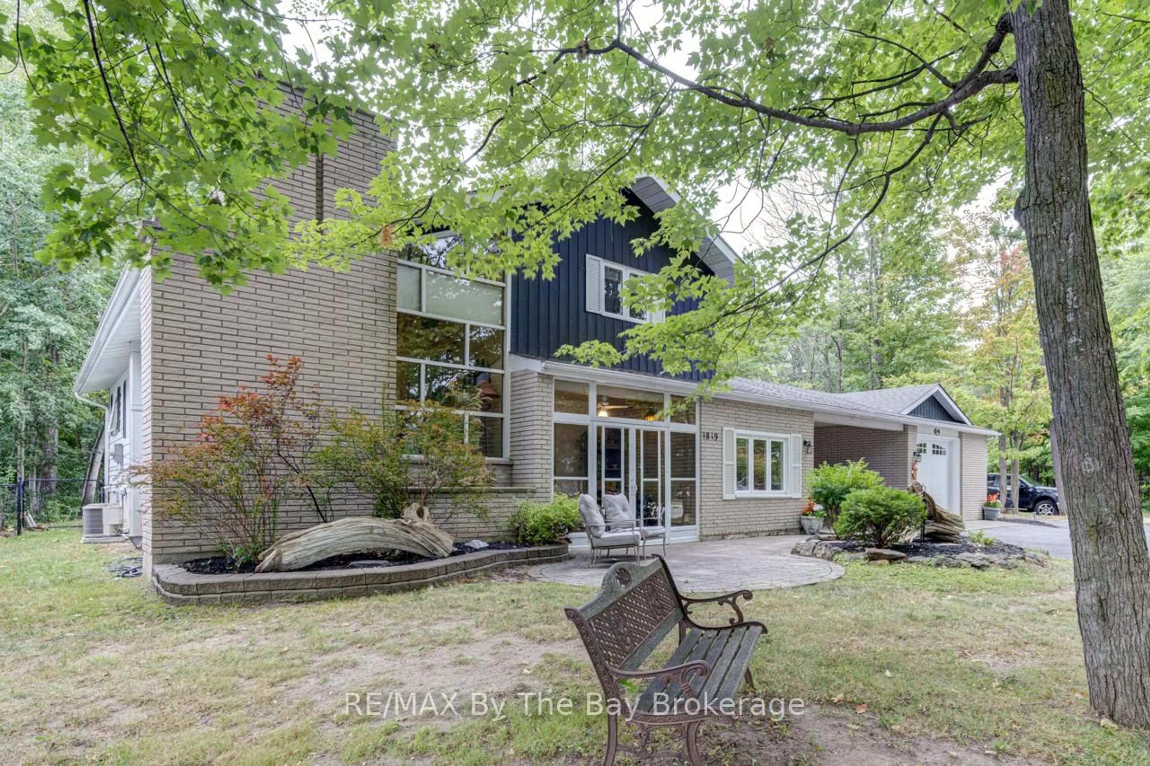 Home with brick exterior material, unknown for 1819 River Rd, Wasaga Beach Ontario L9Z 2X5