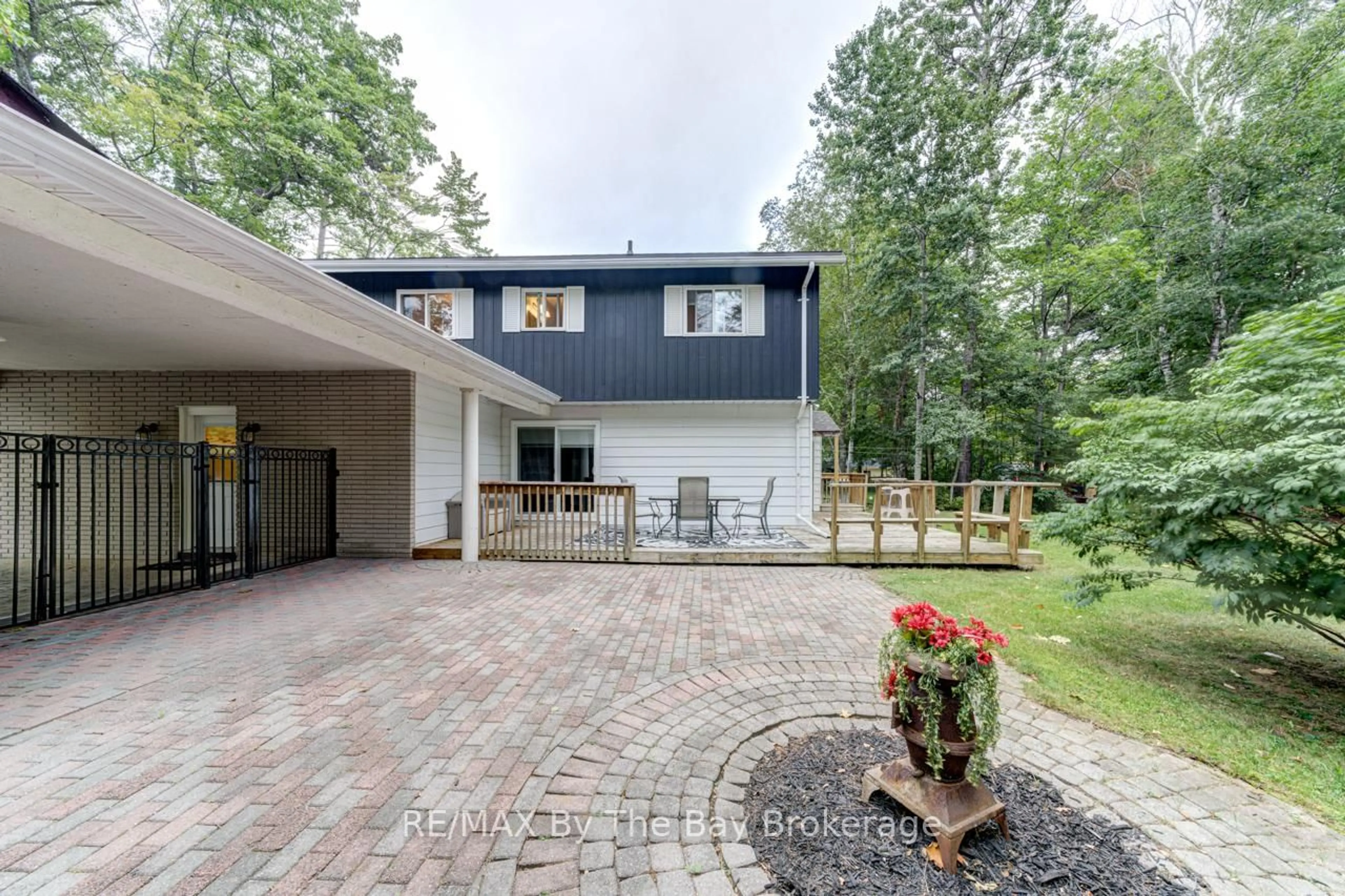 Home with brick exterior material, unknown for 1819 River Rd, Wasaga Beach Ontario L9Z 2X5