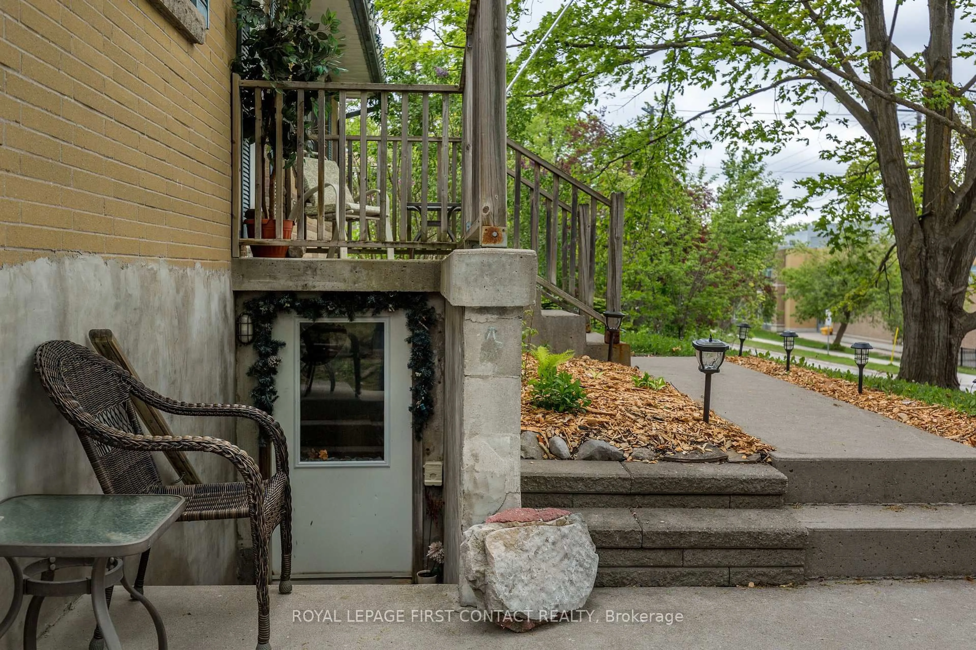 Patio, street for 48 Brant St, Orillia Ontario L3V 3N7