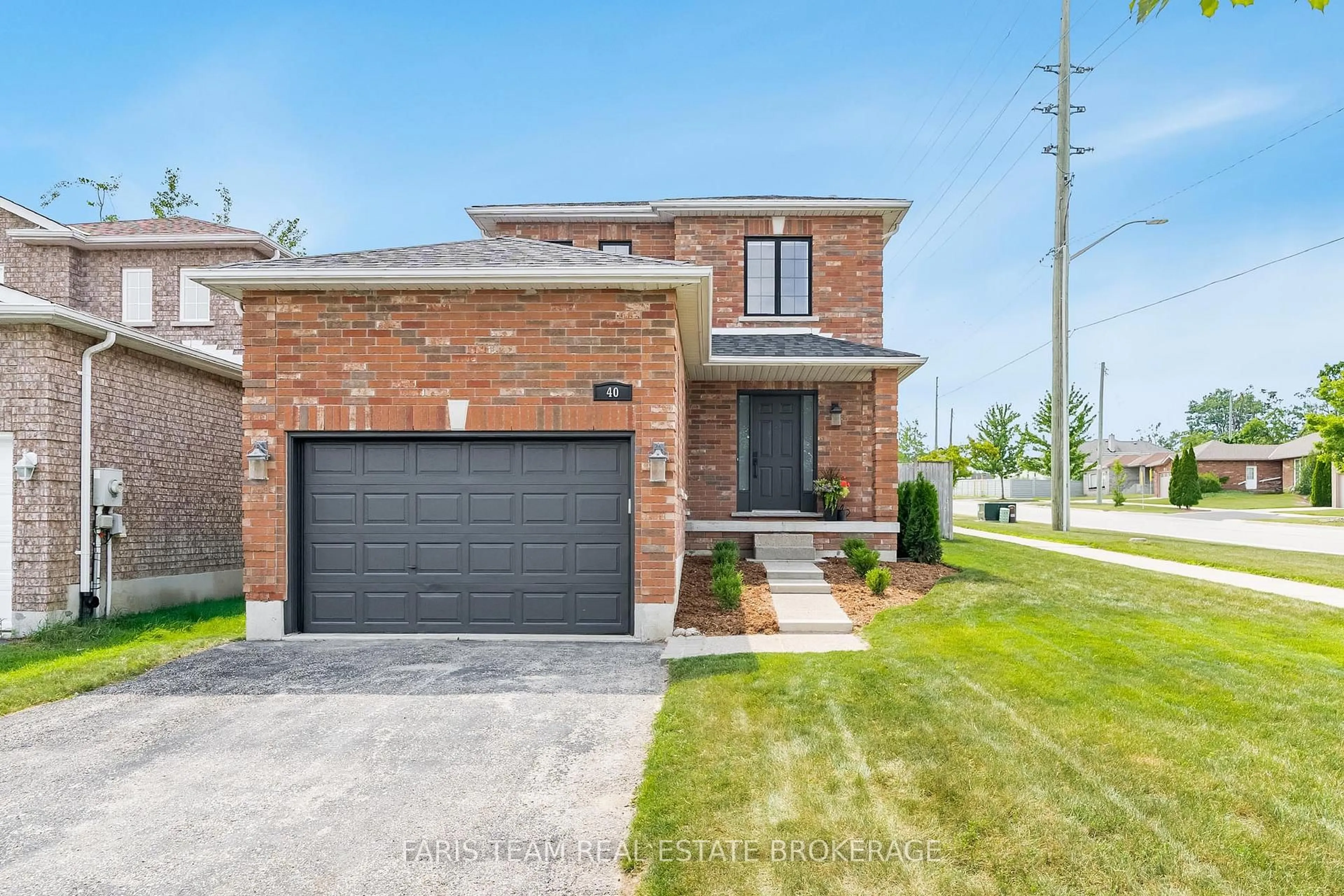 Home with brick exterior material, street for 40 Brown Wood Dr, Barrie Ontario L4M 6N5