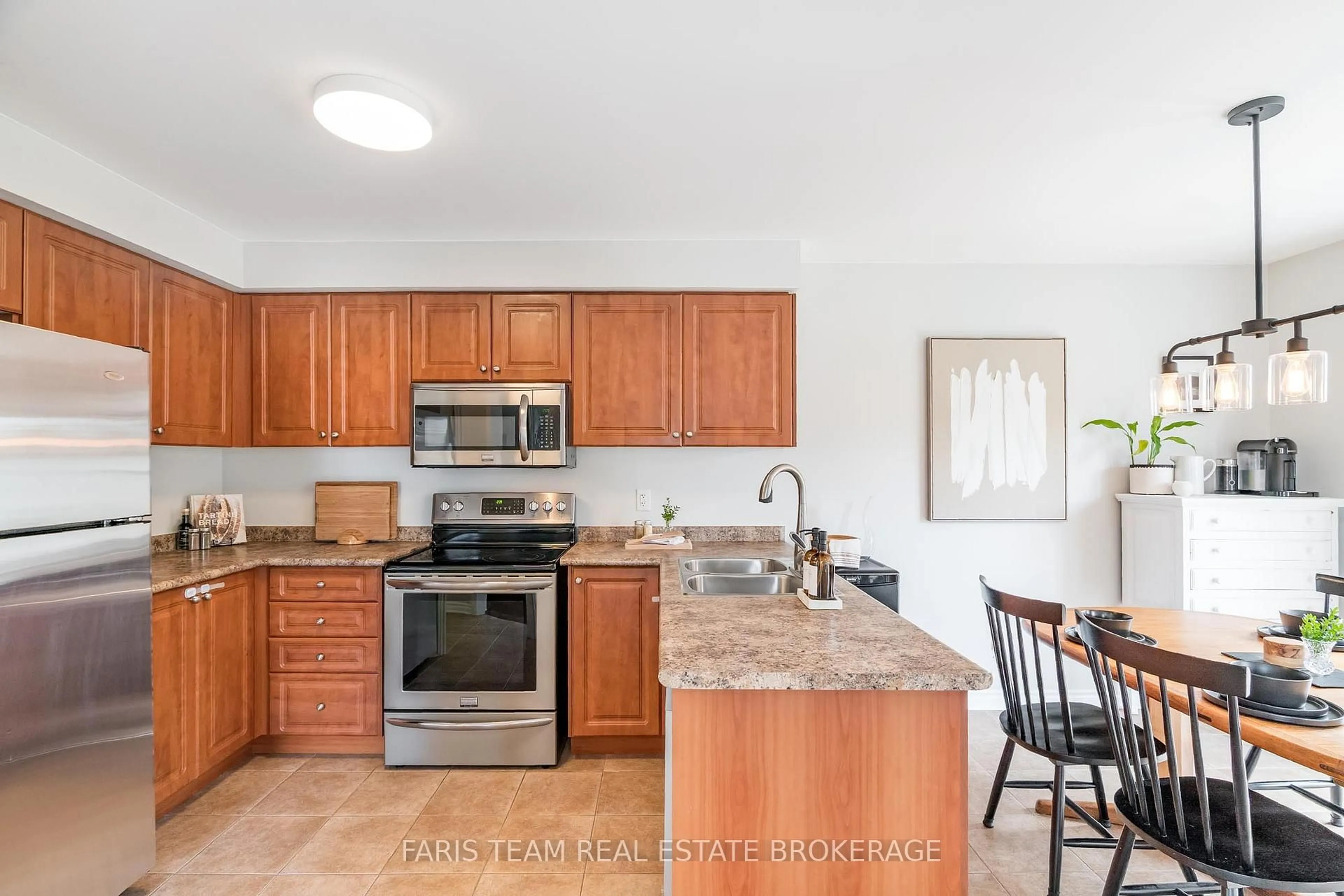 Standard kitchen, ceramic/tile floor for 40 Brown Wood Dr, Barrie Ontario L4M 6N5