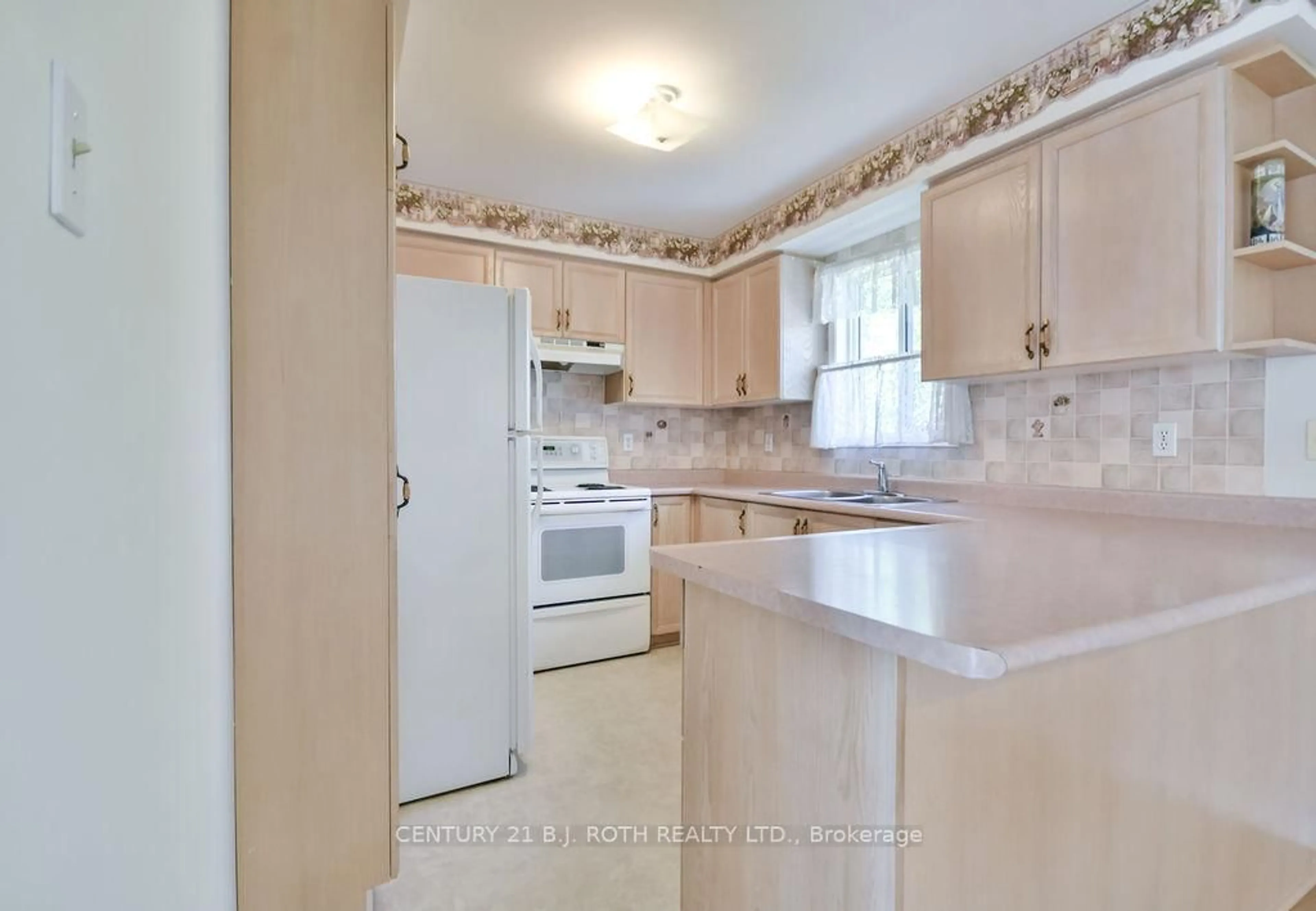 Standard kitchen, ceramic/tile floor for 34 ASHTON St, Orillia Ontario L3V 7V5