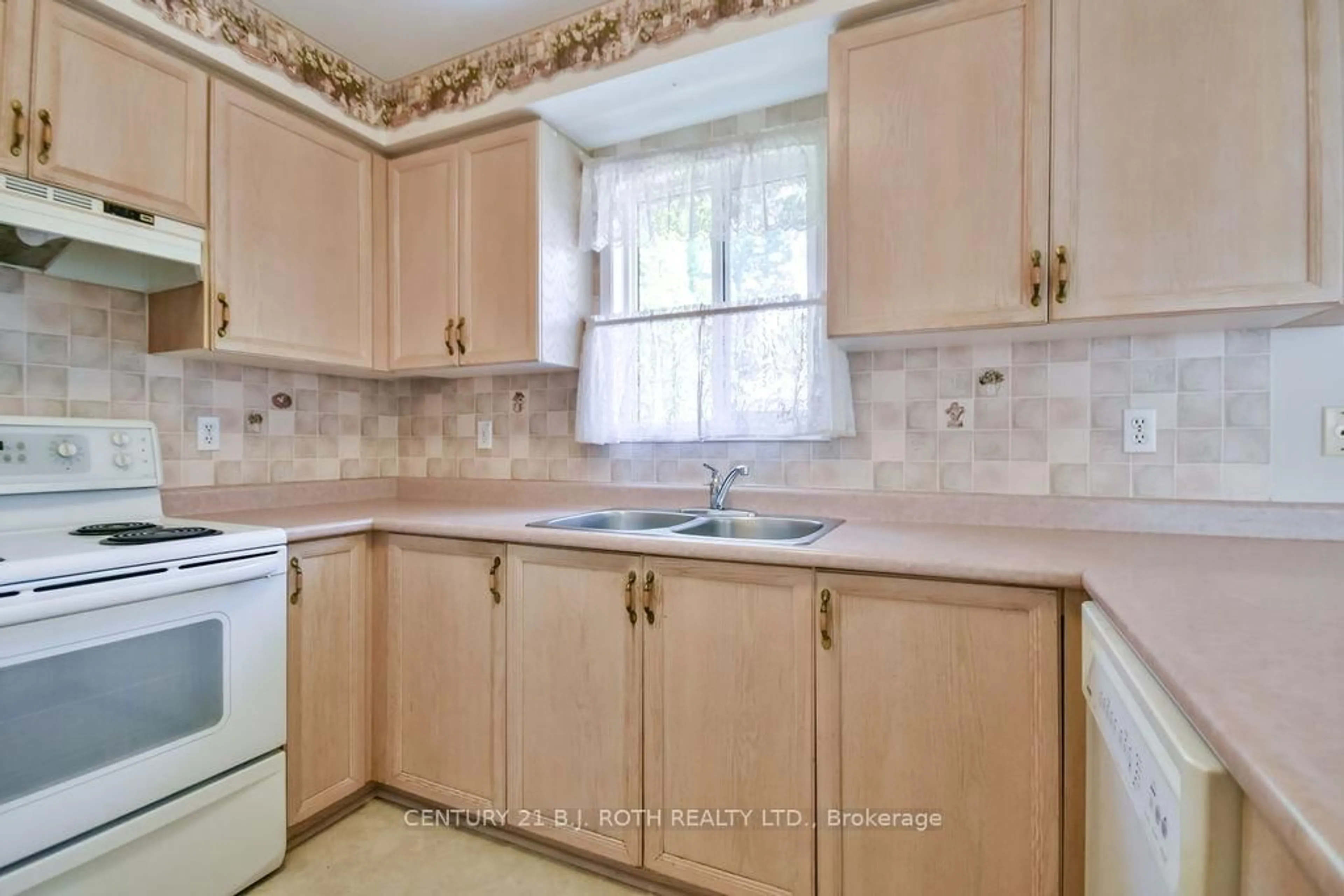 Standard kitchen, ceramic/tile floor for 34 ASHTON St, Orillia Ontario L3V 7V5
