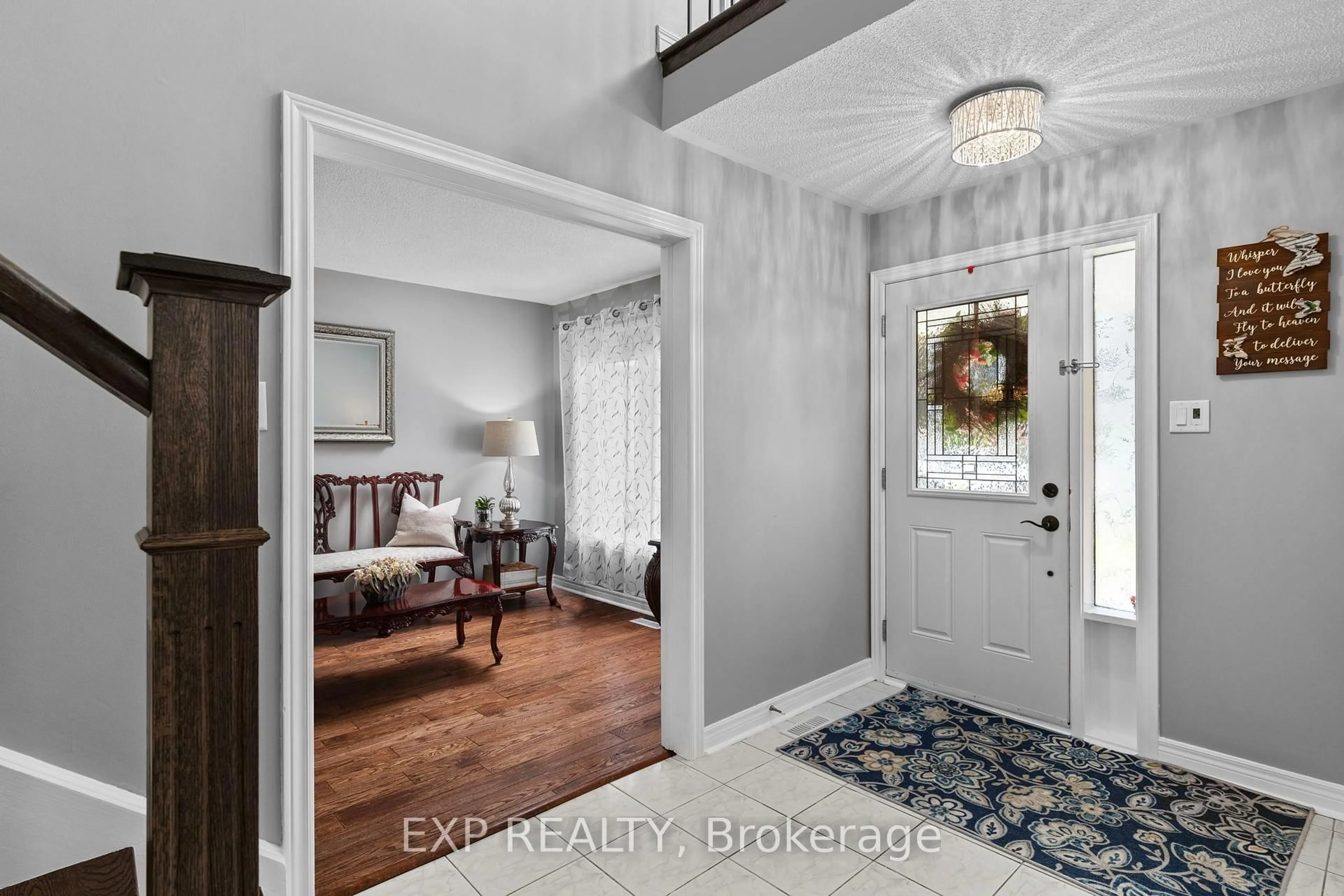 Indoor entryway for 90 Bishop Dr, Barrie Ontario L4N 7P4