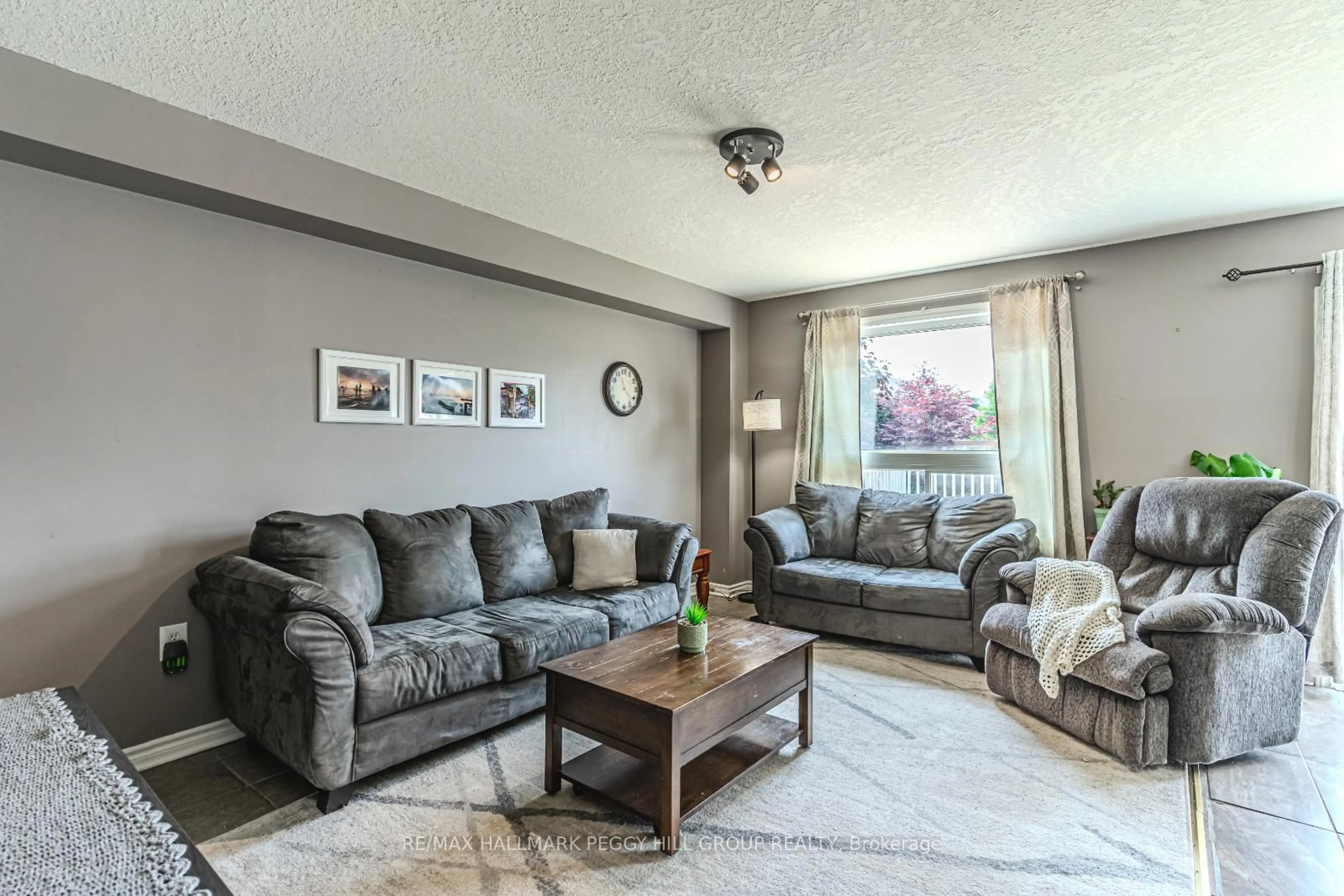 Living room with furniture, unknown for 9 Buggs Gate, Barrie Ontario L4M 7A9