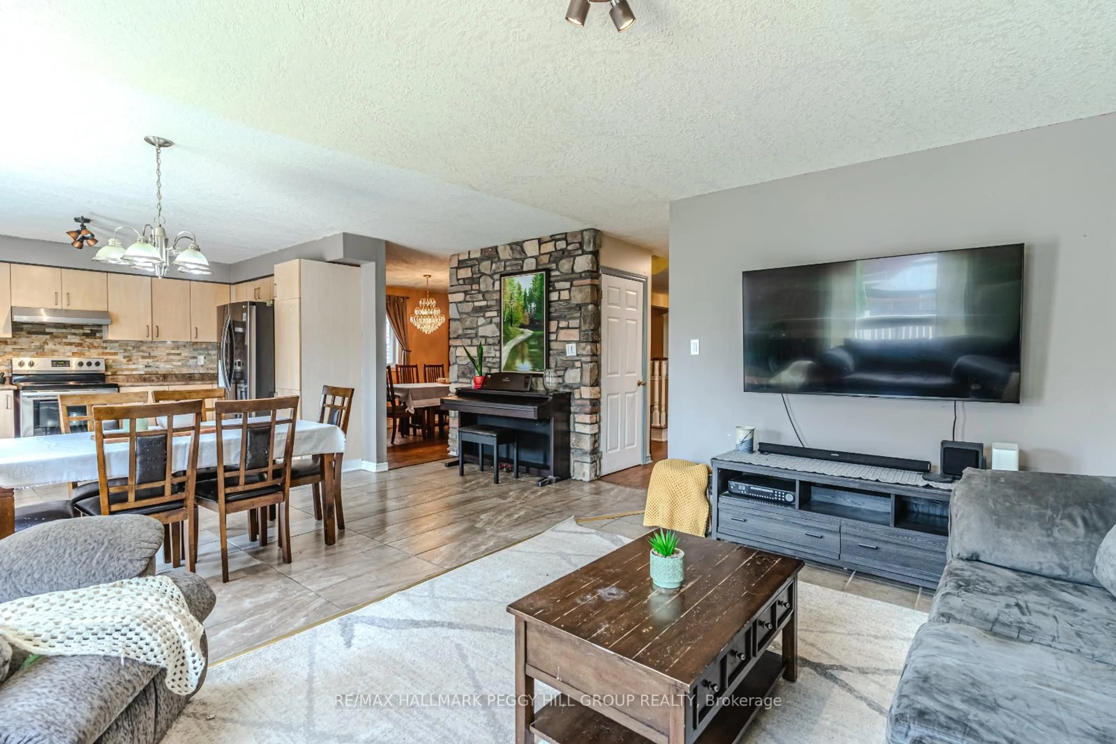 Living room with furniture, unknown for 9 Buggs Gate, Barrie Ontario L4M 7A9