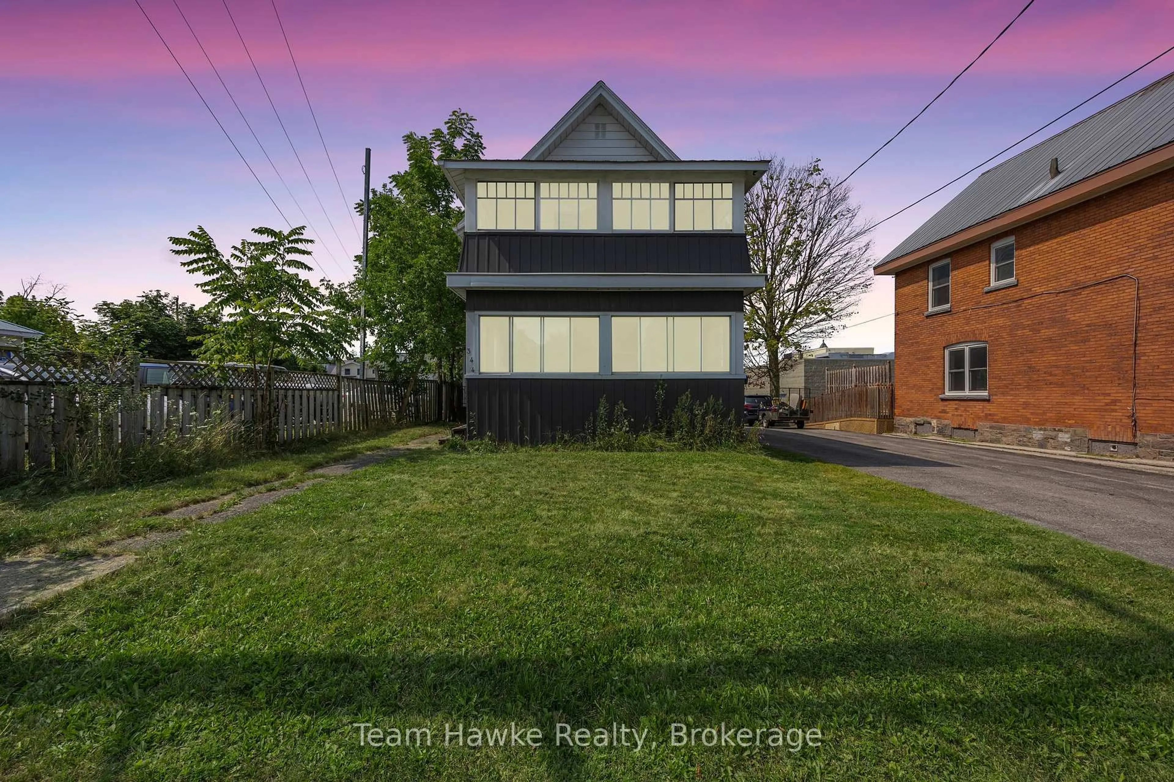 A pic from outside/outdoor area/front of a property/back of a property/a pic from drone, street for 344 Midland Ave, Midland Ontario L4R 3K7