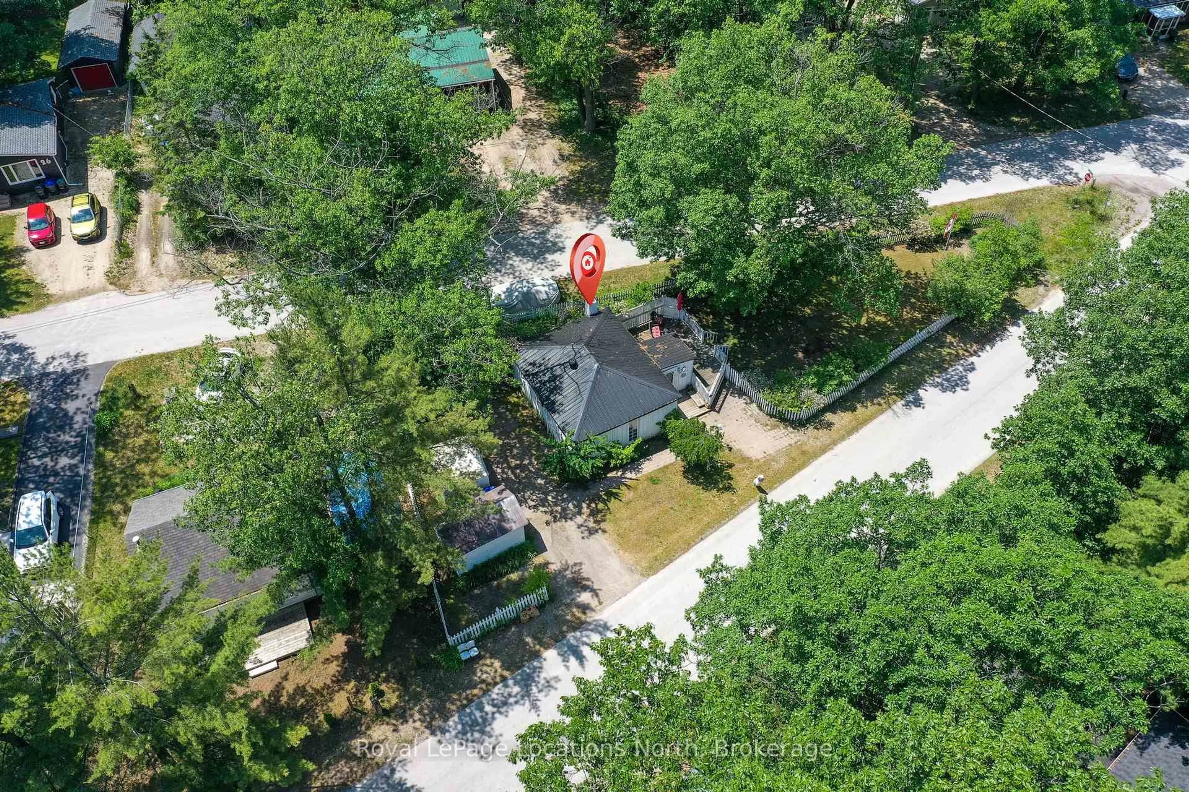 A pic from outside/outdoor area/front of a property/back of a property/a pic from drone, street for 60 Parkwood Dr, Wasaga Beach Ontario L9Z 2T2