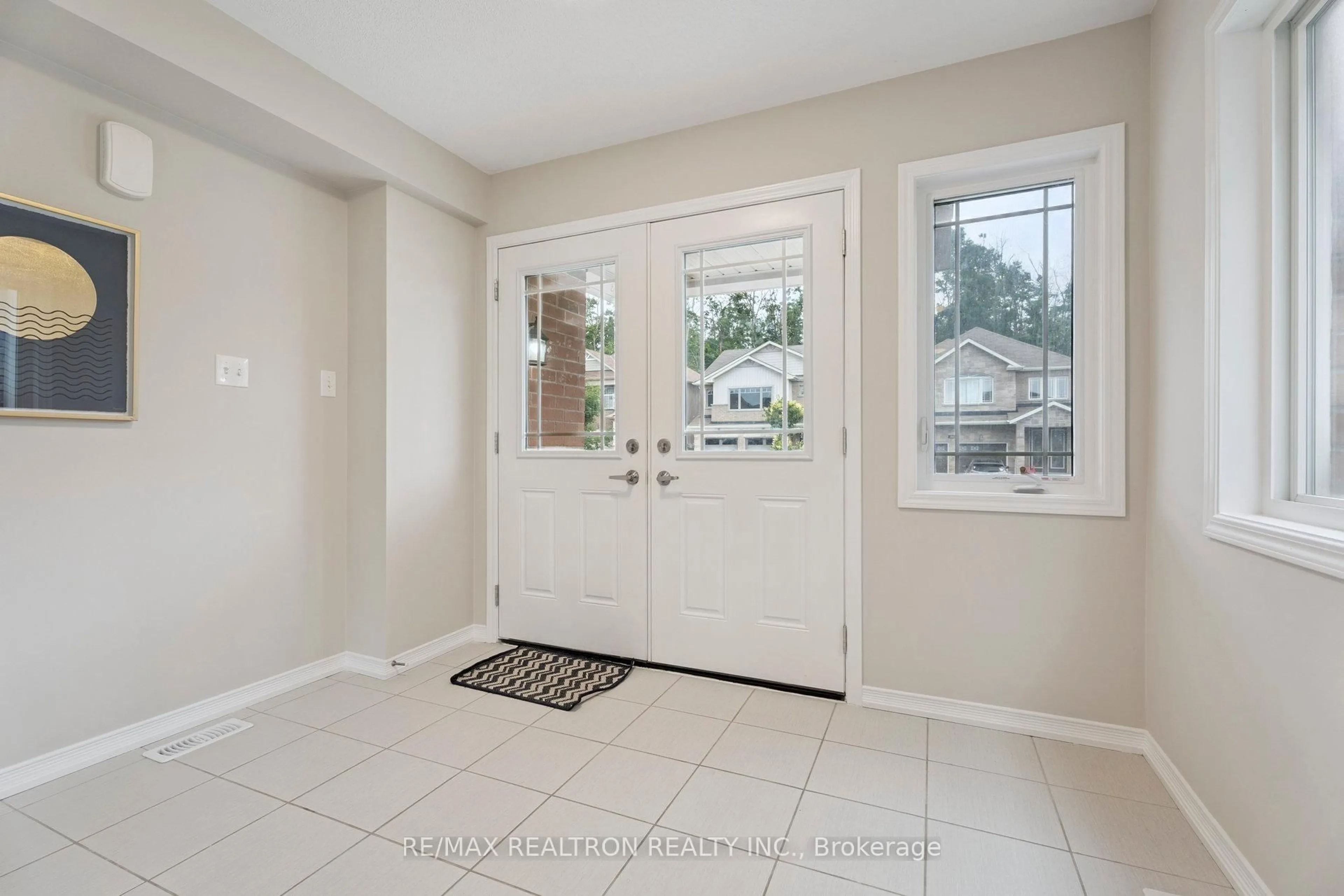 Indoor entryway for 254 Diana Dr, Orillia Ontario L3V 6H2