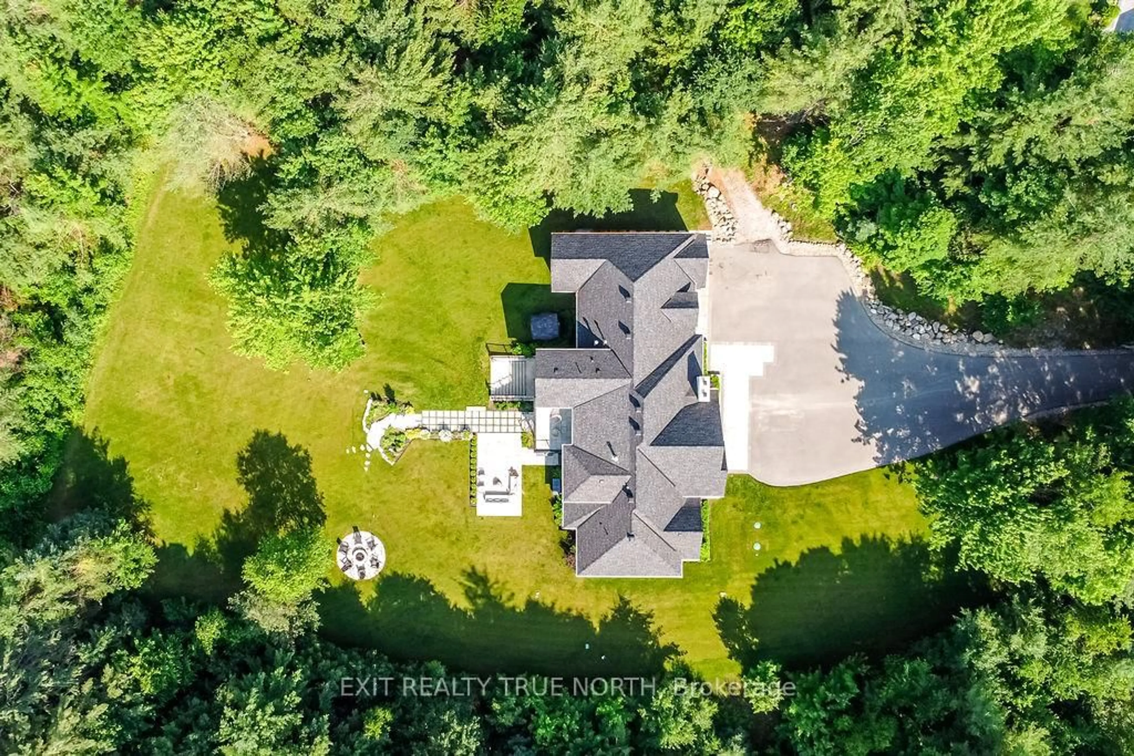 A pic from outside/outdoor area/front of a property/back of a property/a pic from drone, unknown for 4 Sycamore Circ, Springwater Ontario L0L 2K0