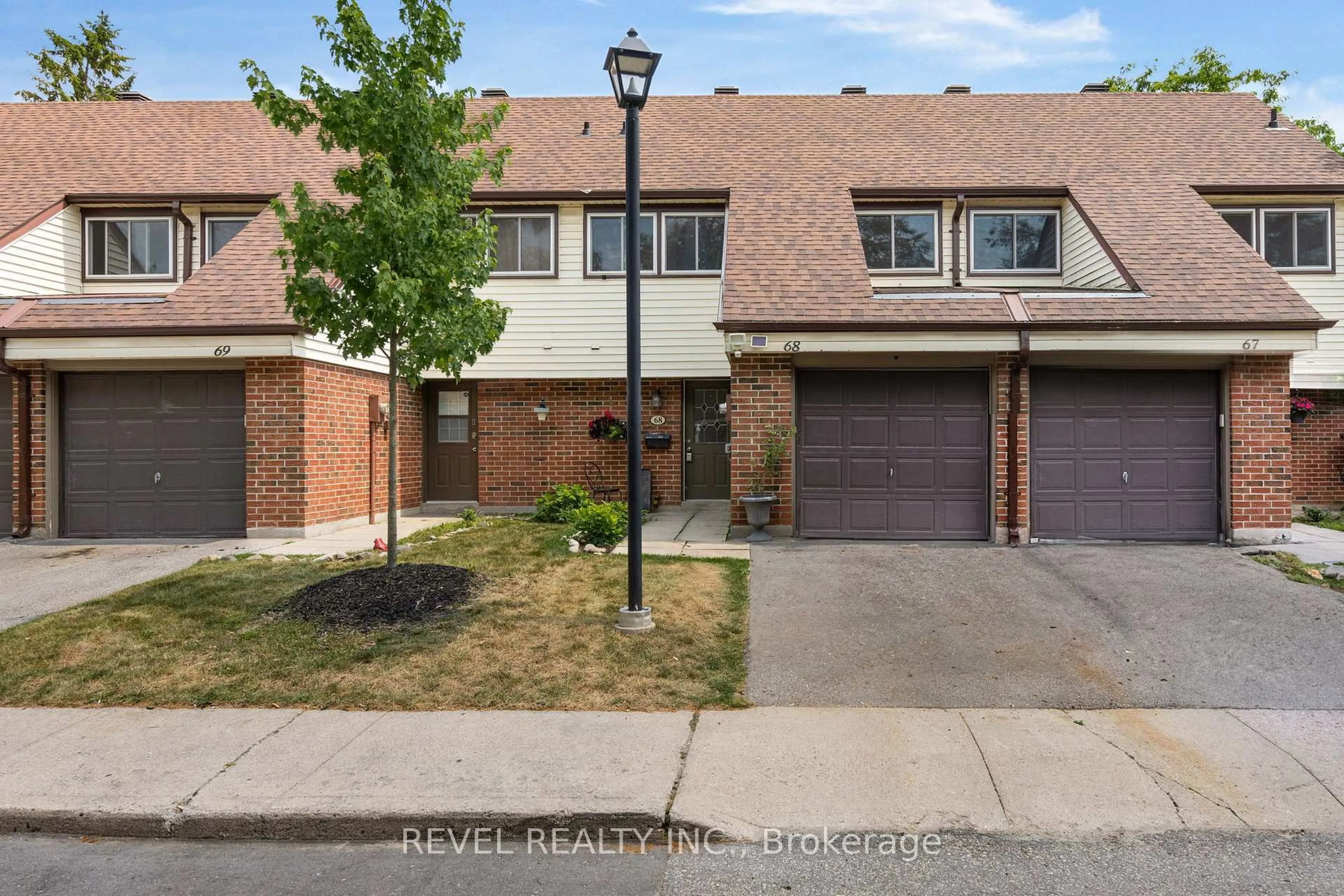 Home with brick exterior material, street for 28 Donald St #68, Barrie Ontario L4N 4S6