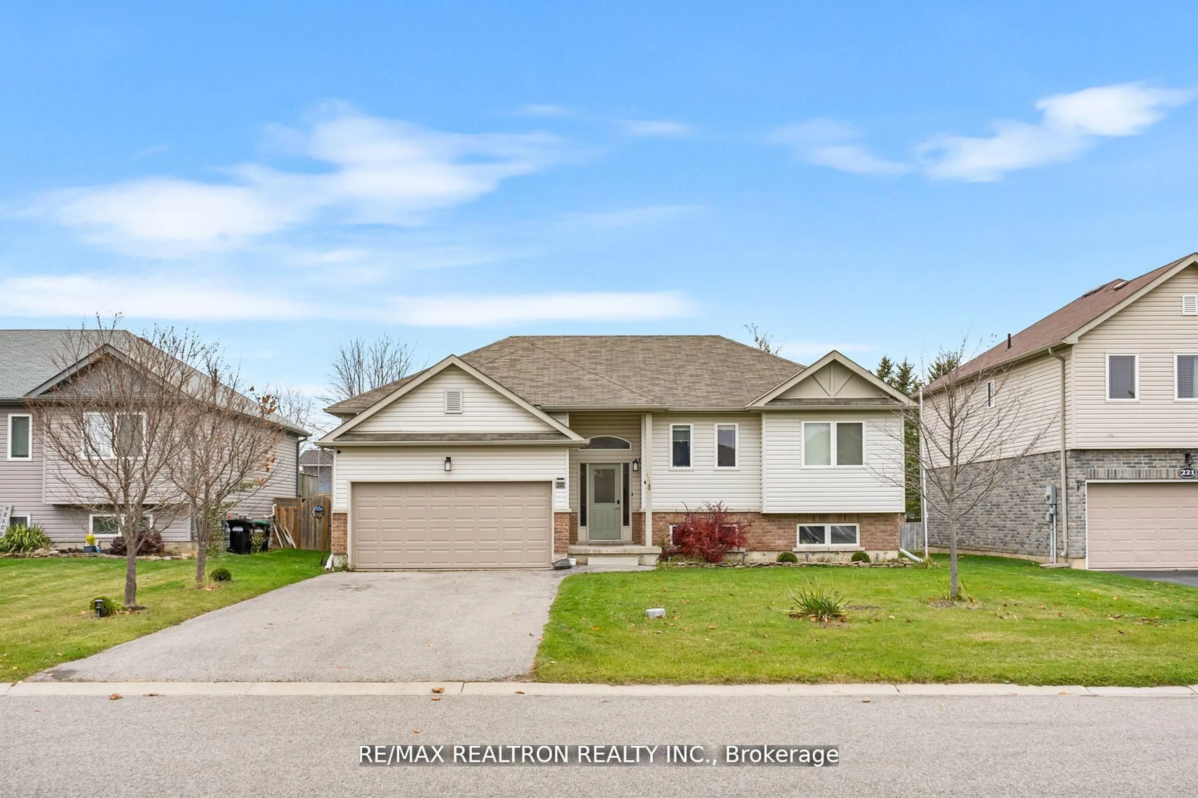 Home with vinyl exterior material, street for 223 Aspen Ridge Dr #A, Clearview Ontario L0M 1S0