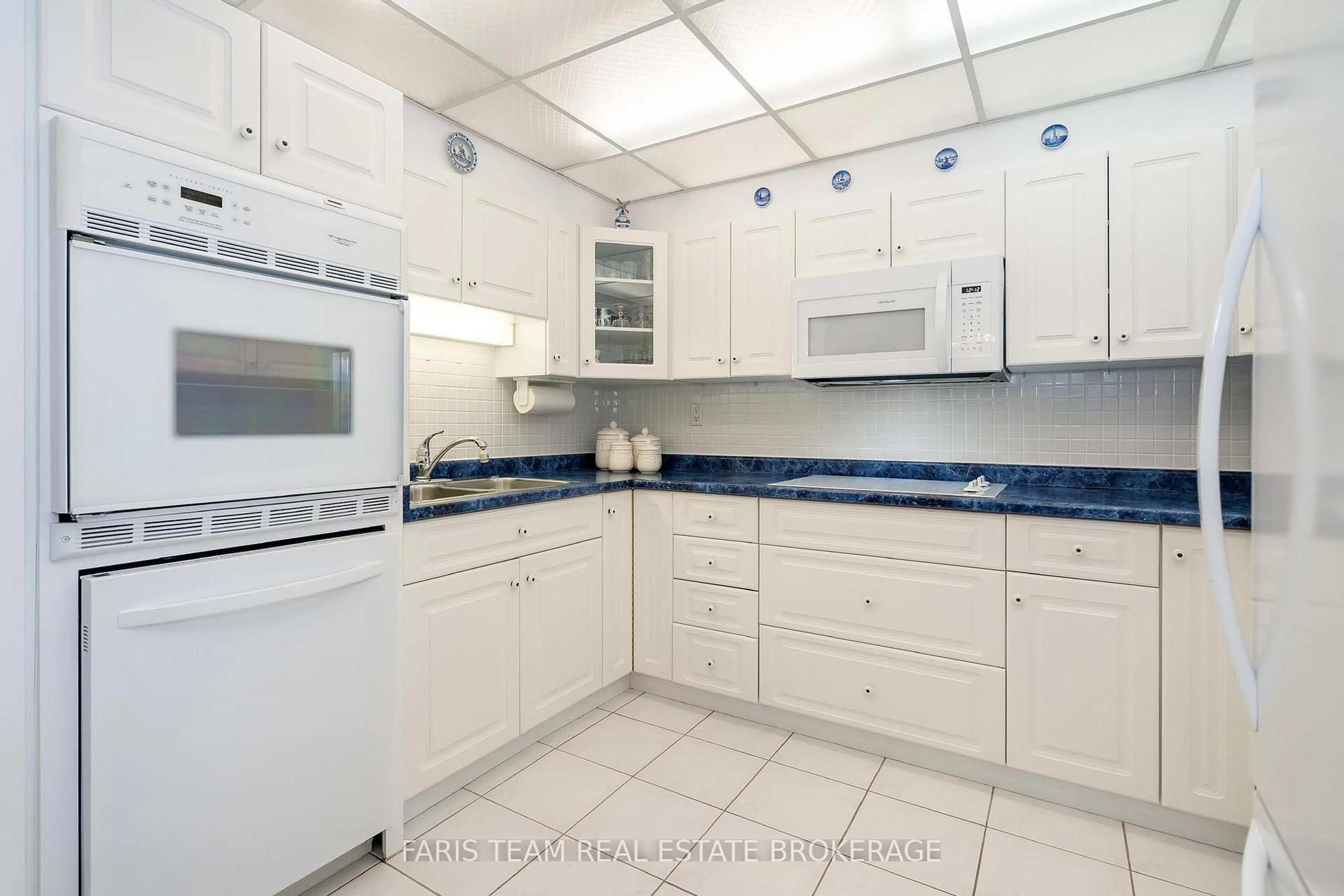 Standard kitchen, ceramic/tile floor for 181 Collier St #703, Barrie Ontario L4M 1H7