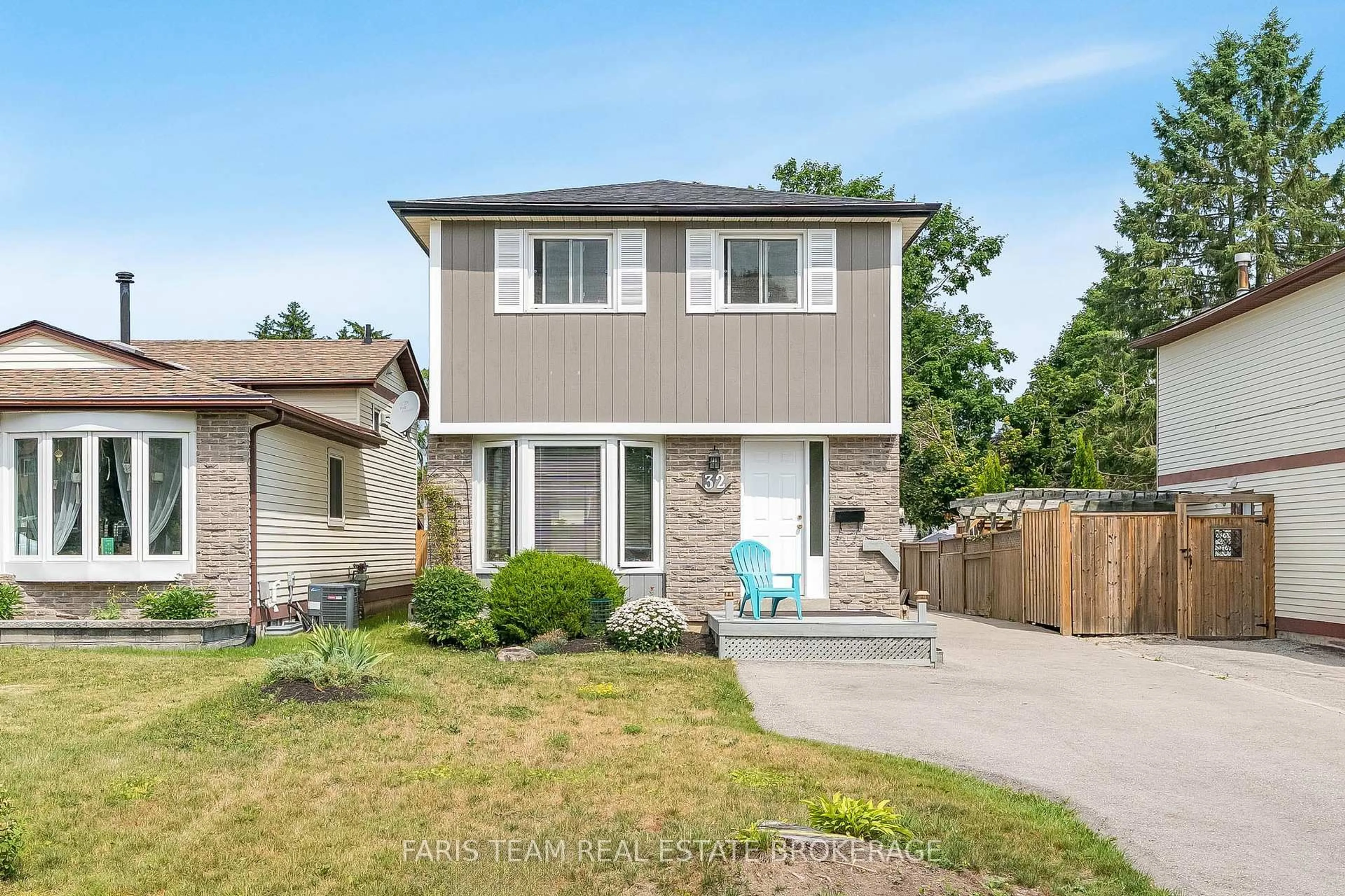 Home with brick exterior material, street for 32 Janice Dr, Barrie Ontario L4N 5N4