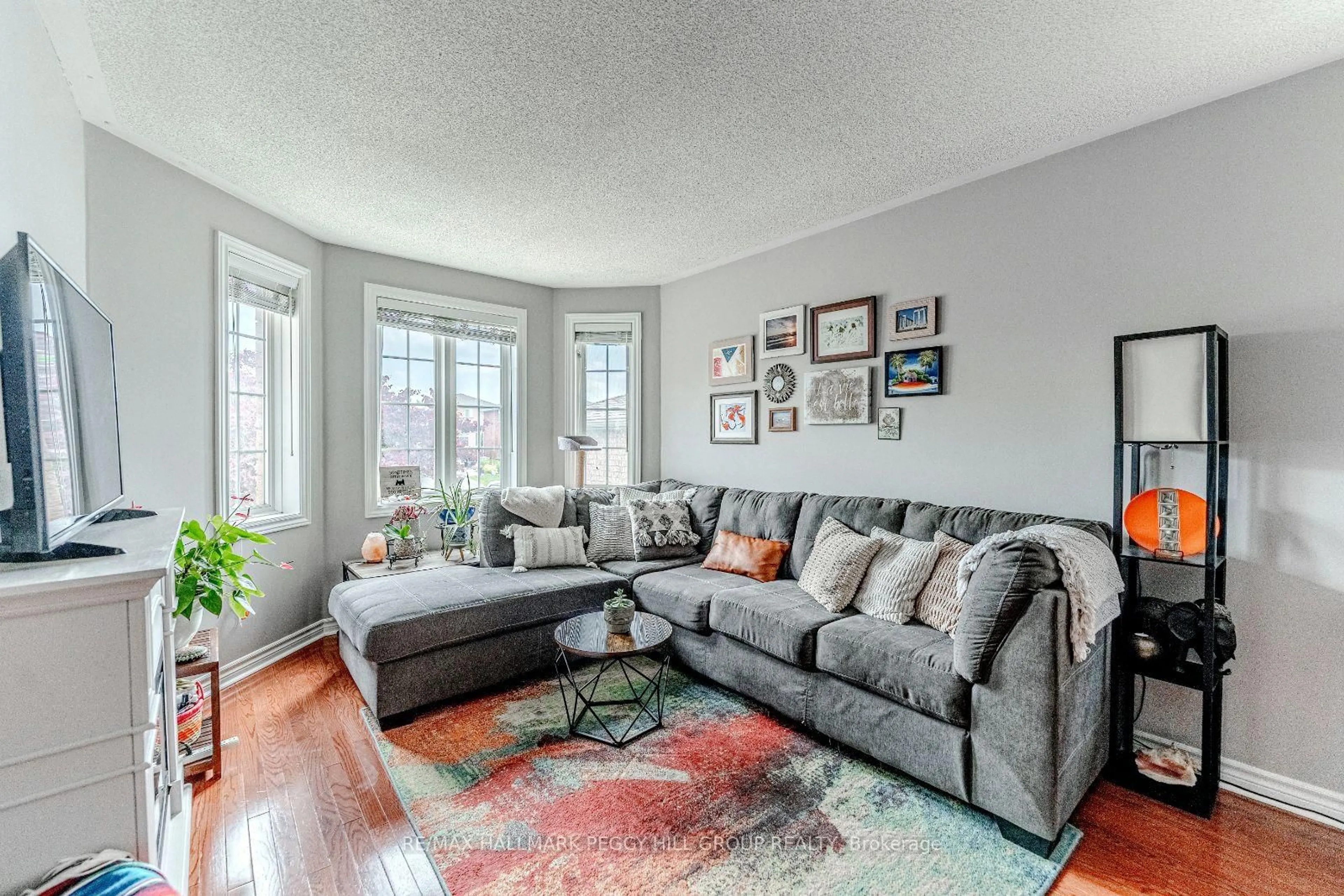 Living room with furniture, unknown for 76 Holly Meadow Rd, Barrie Ontario L4N 0A2