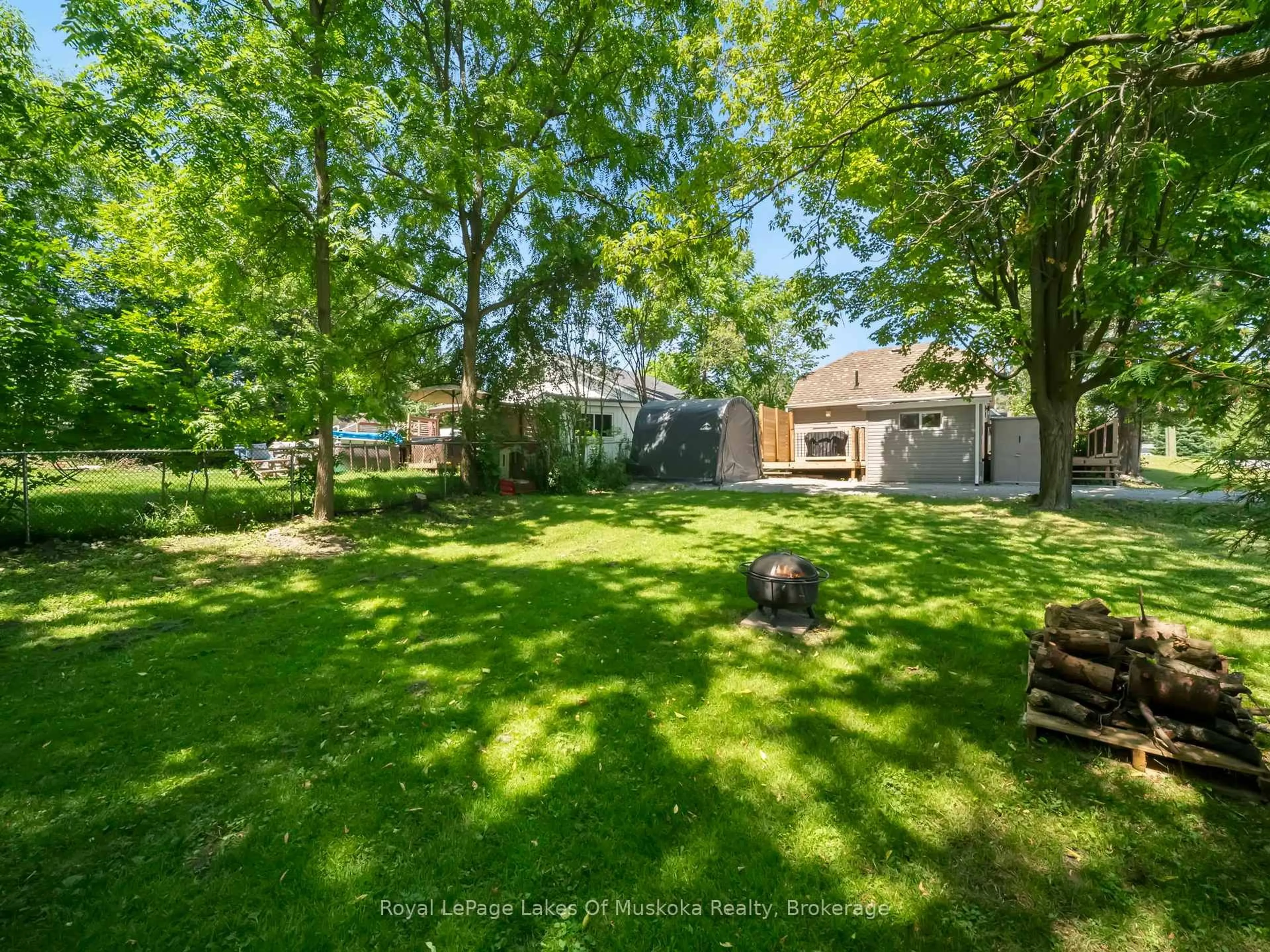 A pic from outside/outdoor area/front of a property/back of a property/a pic from drone, street for 620 Second Ave, Tay Ontario L0K 1R0
