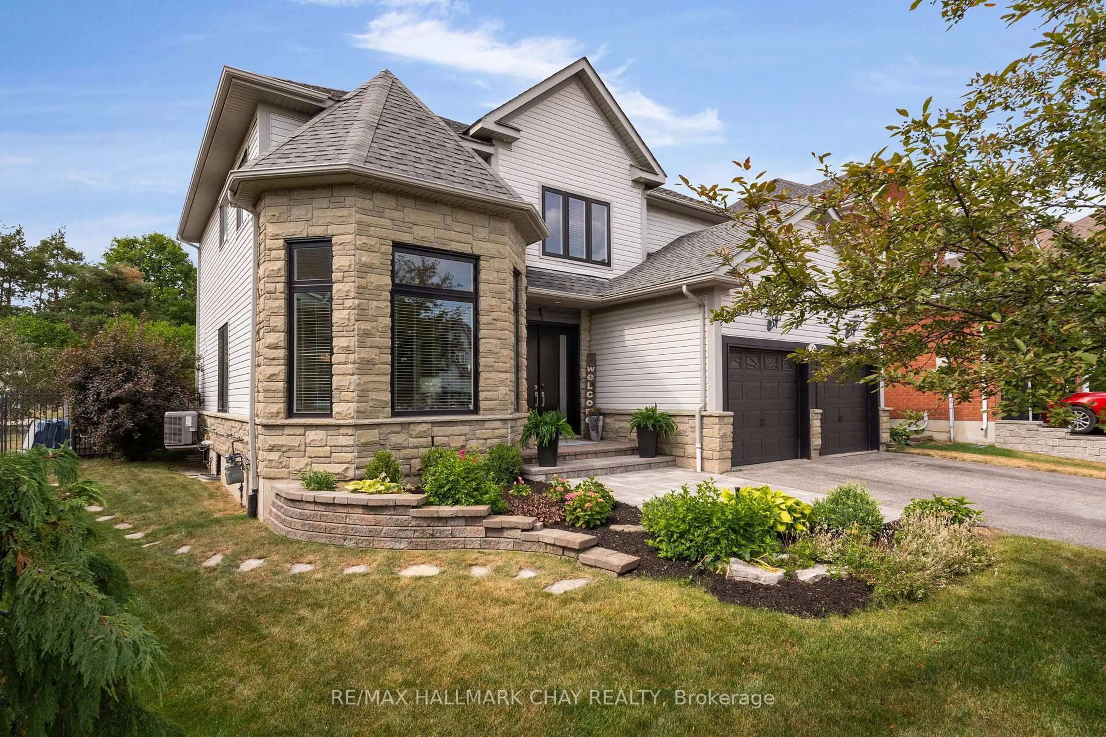 Home with brick exterior material, street for 90 BIRKHALL Pl, Barrie Ontario L4N 0K2