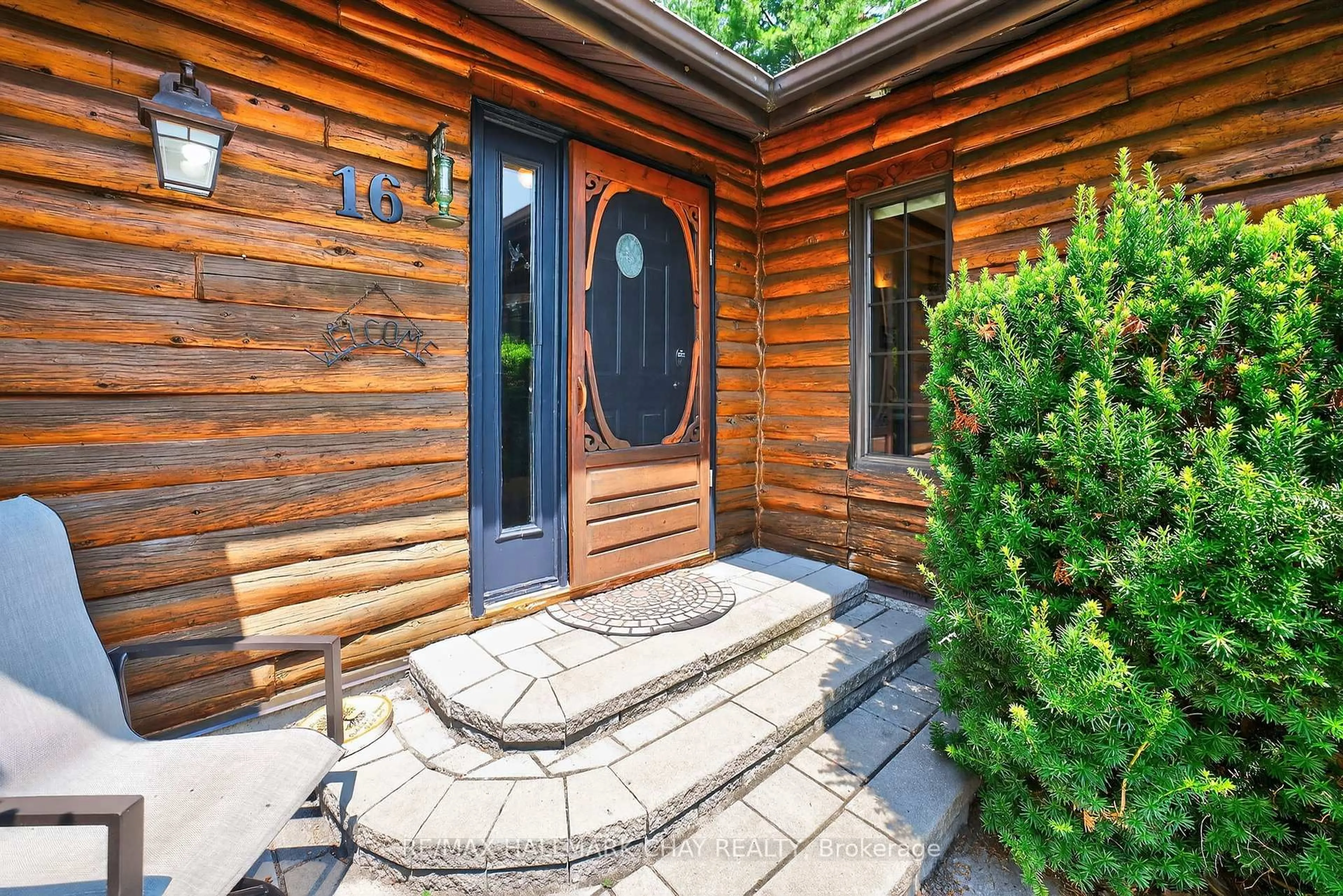 Indoor entryway for 16 Valleyview Dr, Oro-Medonte Ontario L0K 1N0