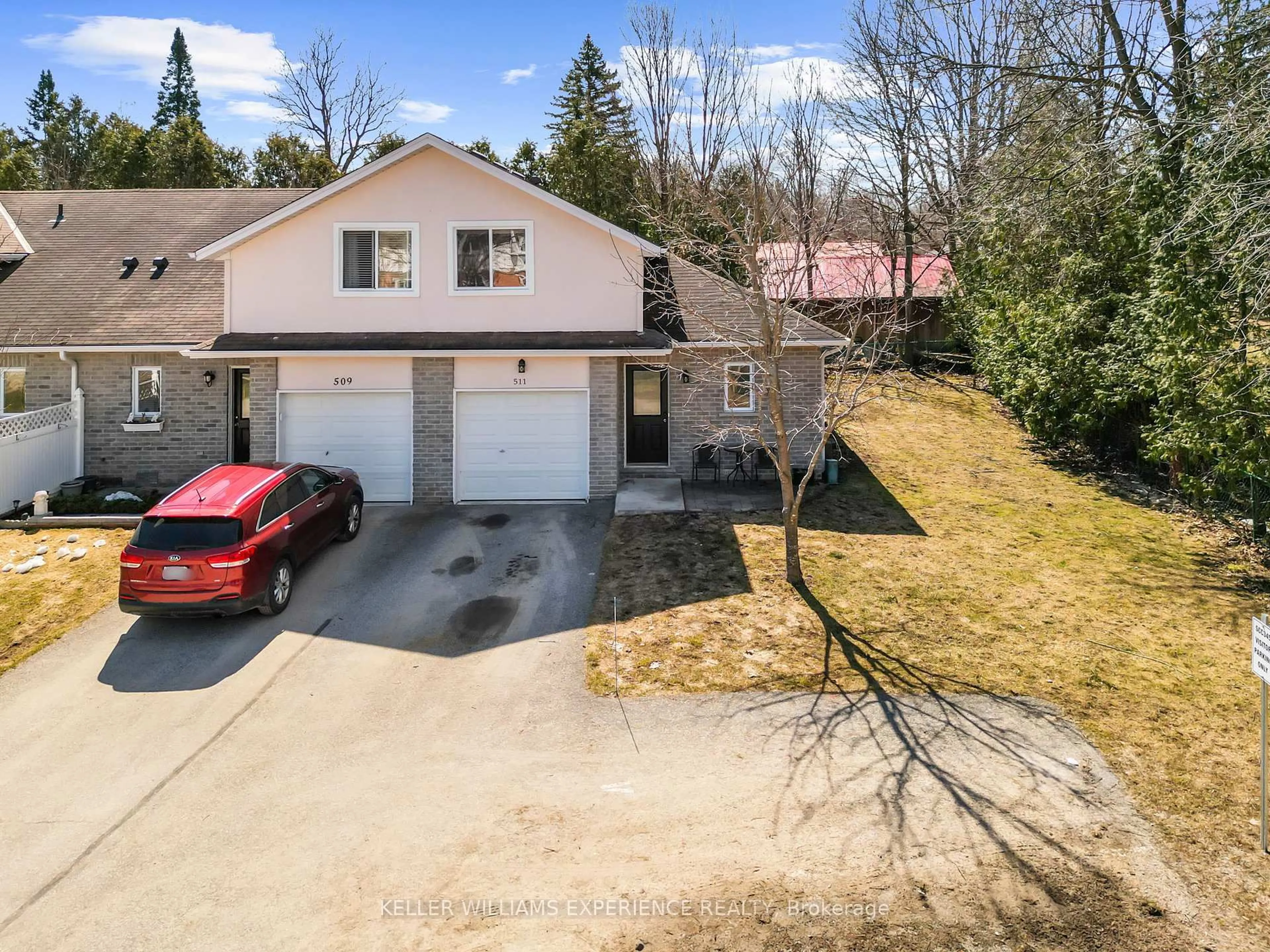 A pic from outside/outdoor area/front of a property/back of a property/a pic from drone, street for 511 THOMAS St, Clearview Ontario L0M 1S0