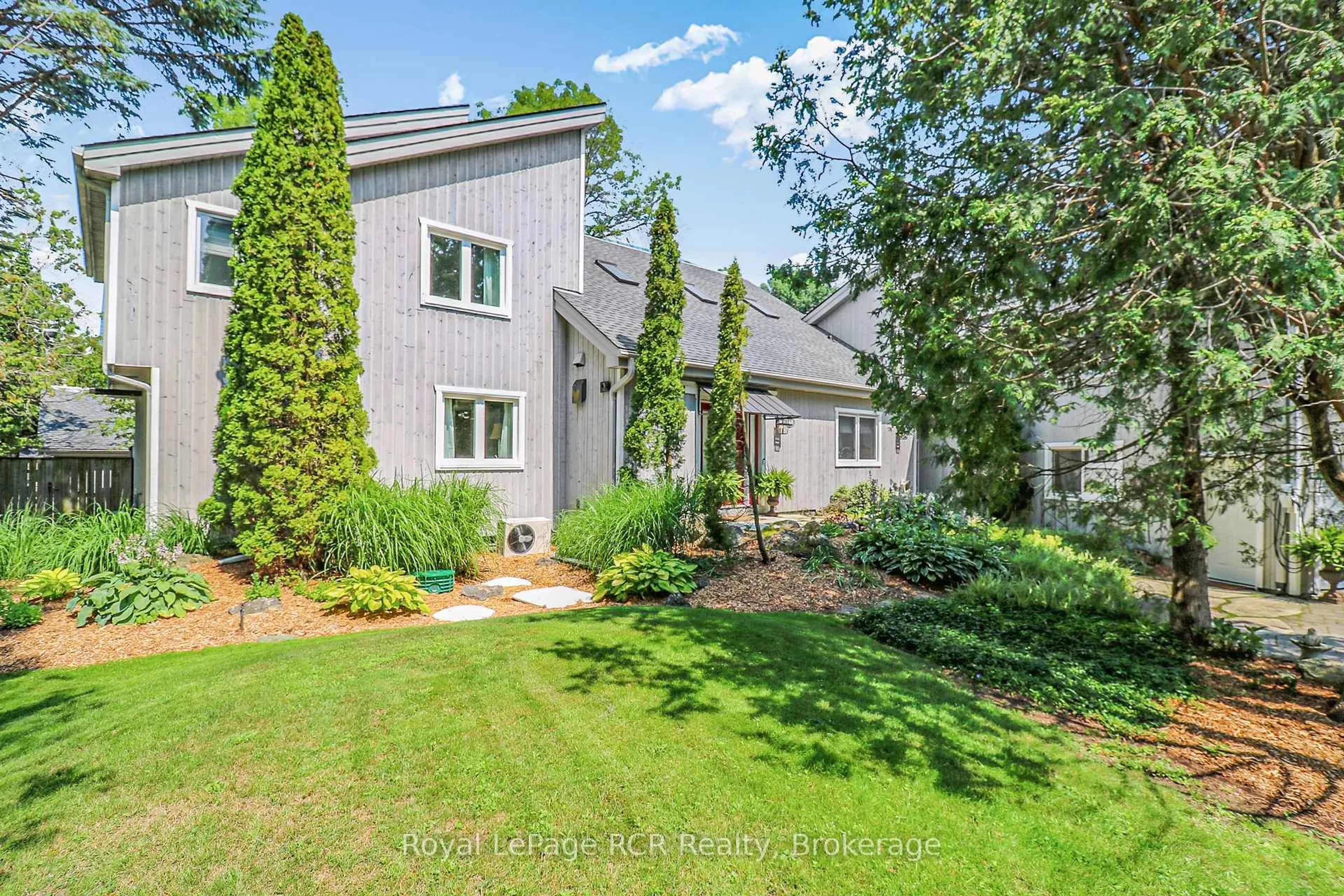 A pic from outside/outdoor area/front of a property/back of a property/a pic from drone, street for 160 Princeton Shores Blvd, Collingwood Ontario L9Y 5C9