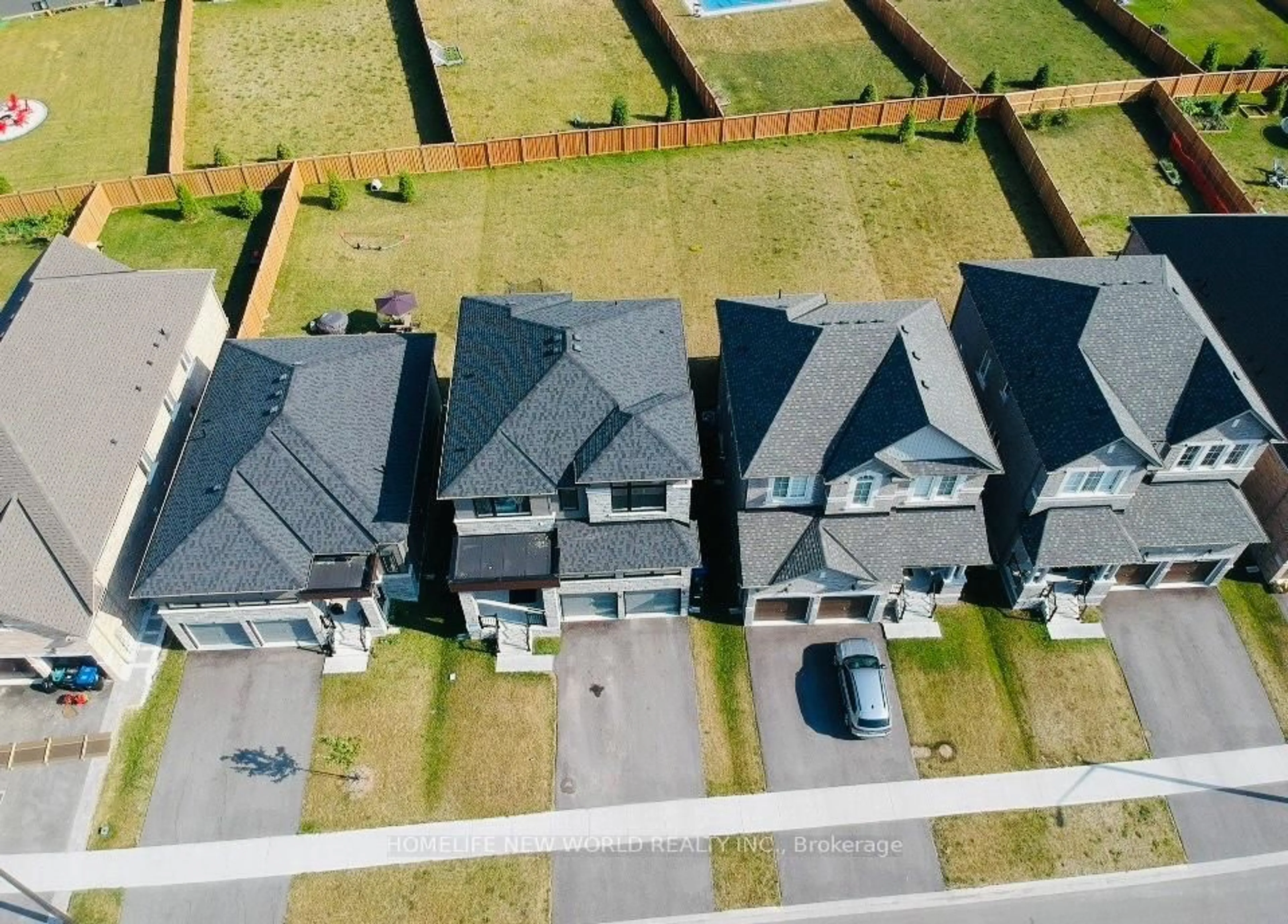 A pic from outside/outdoor area/front of a property/back of a property/a pic from drone, street for 33 Simona Ave, Wasaga Beach Ontario L9Z 0L5