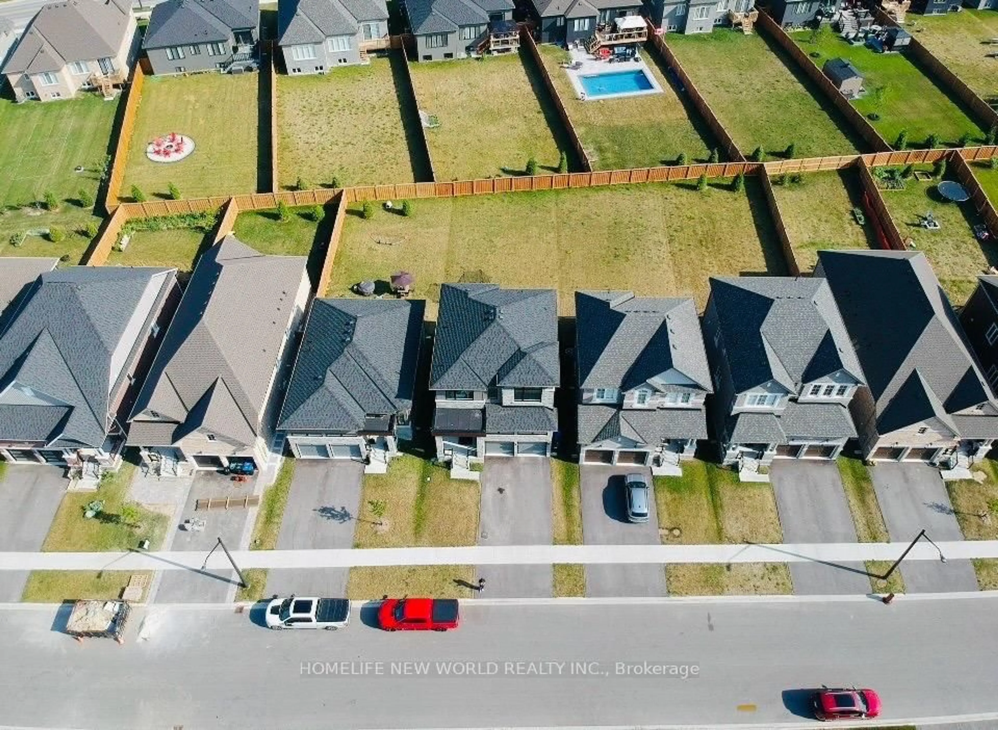 A pic from outside/outdoor area/front of a property/back of a property/a pic from drone, street for 33 Simona Ave, Wasaga Beach Ontario L9Z 0L5