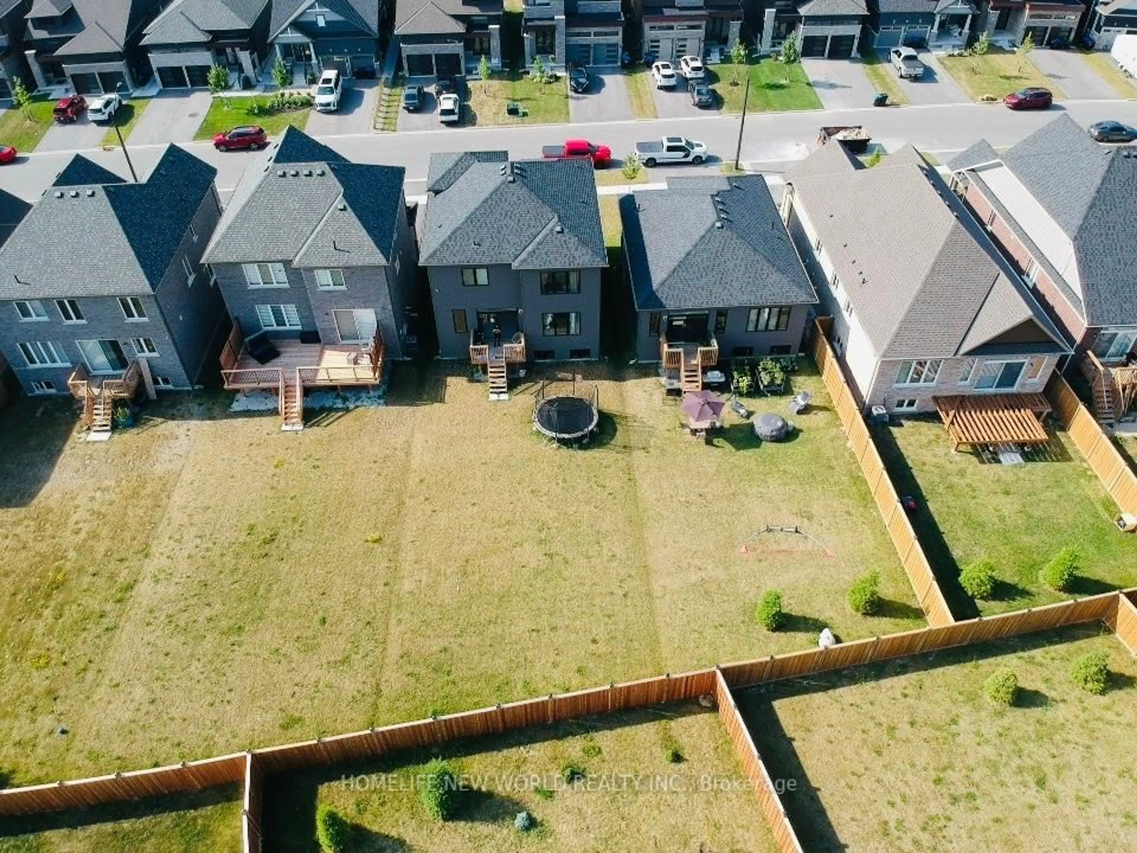 A pic from outside/outdoor area/front of a property/back of a property/a pic from drone, street for 33 Simona Ave, Wasaga Beach Ontario L9Z 0L5