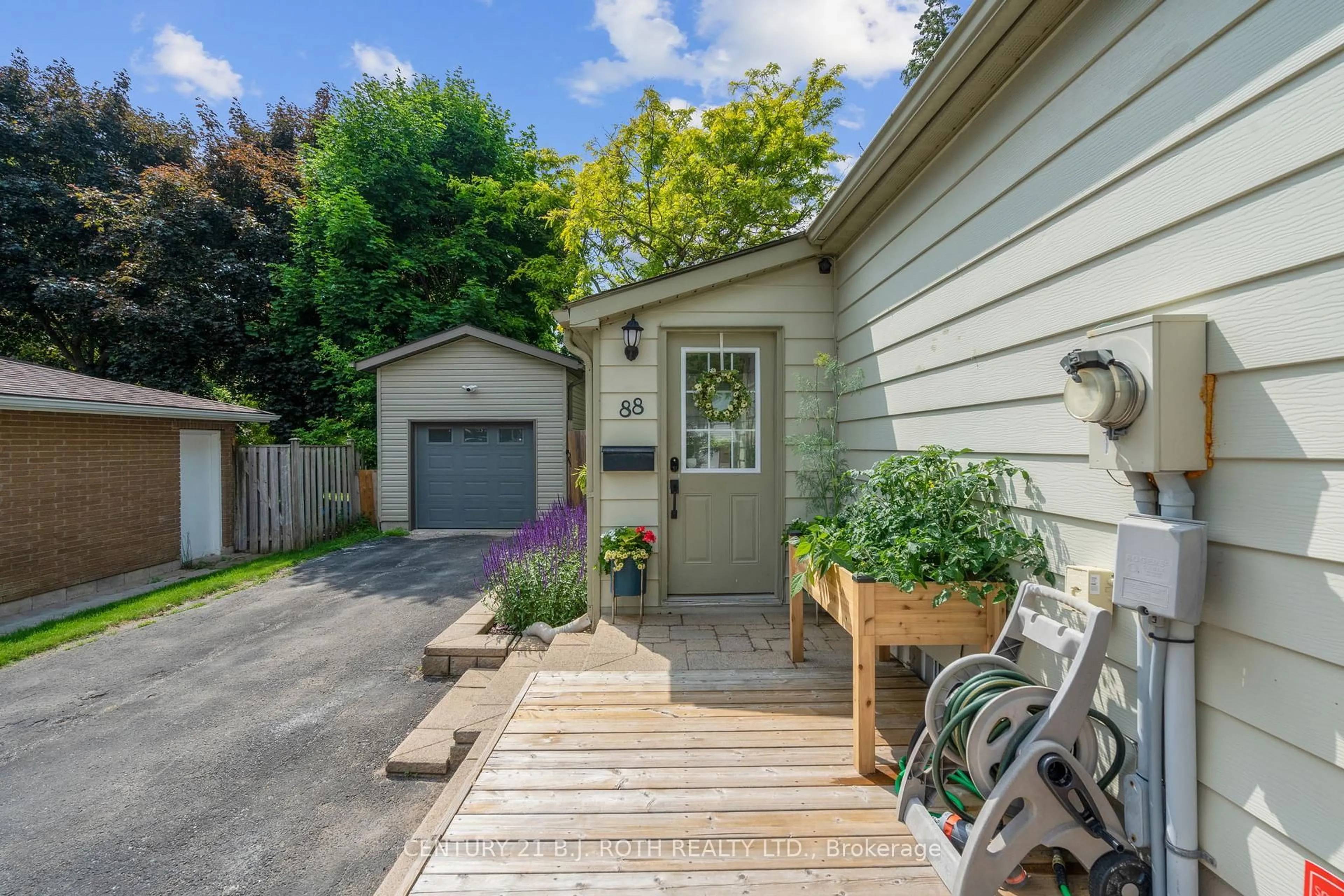 Shed for 88 Puget St, Barrie Ontario L4M 4N4