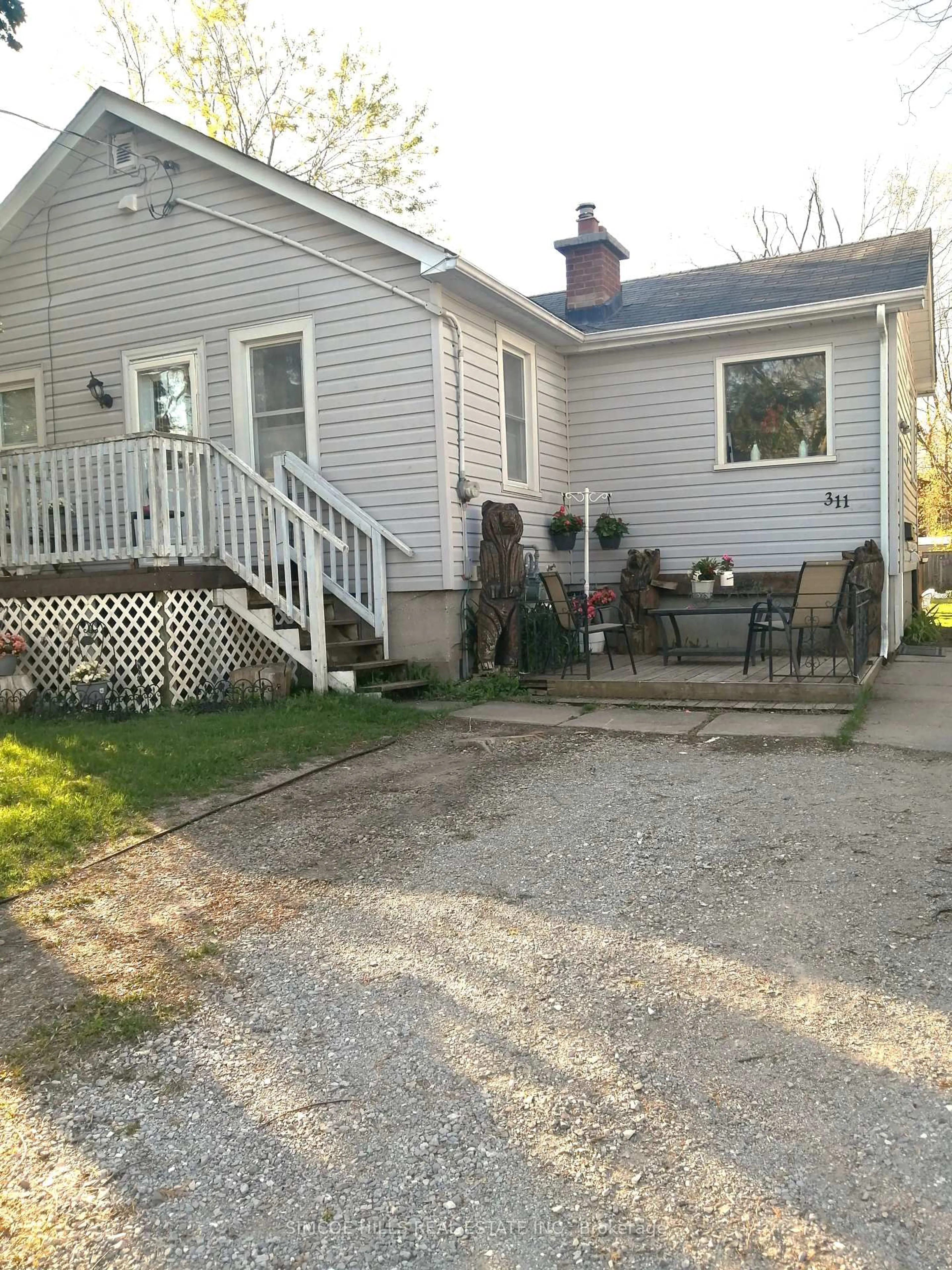 Patio, street for 311 John St, Orillia Ontario L3V 3J3