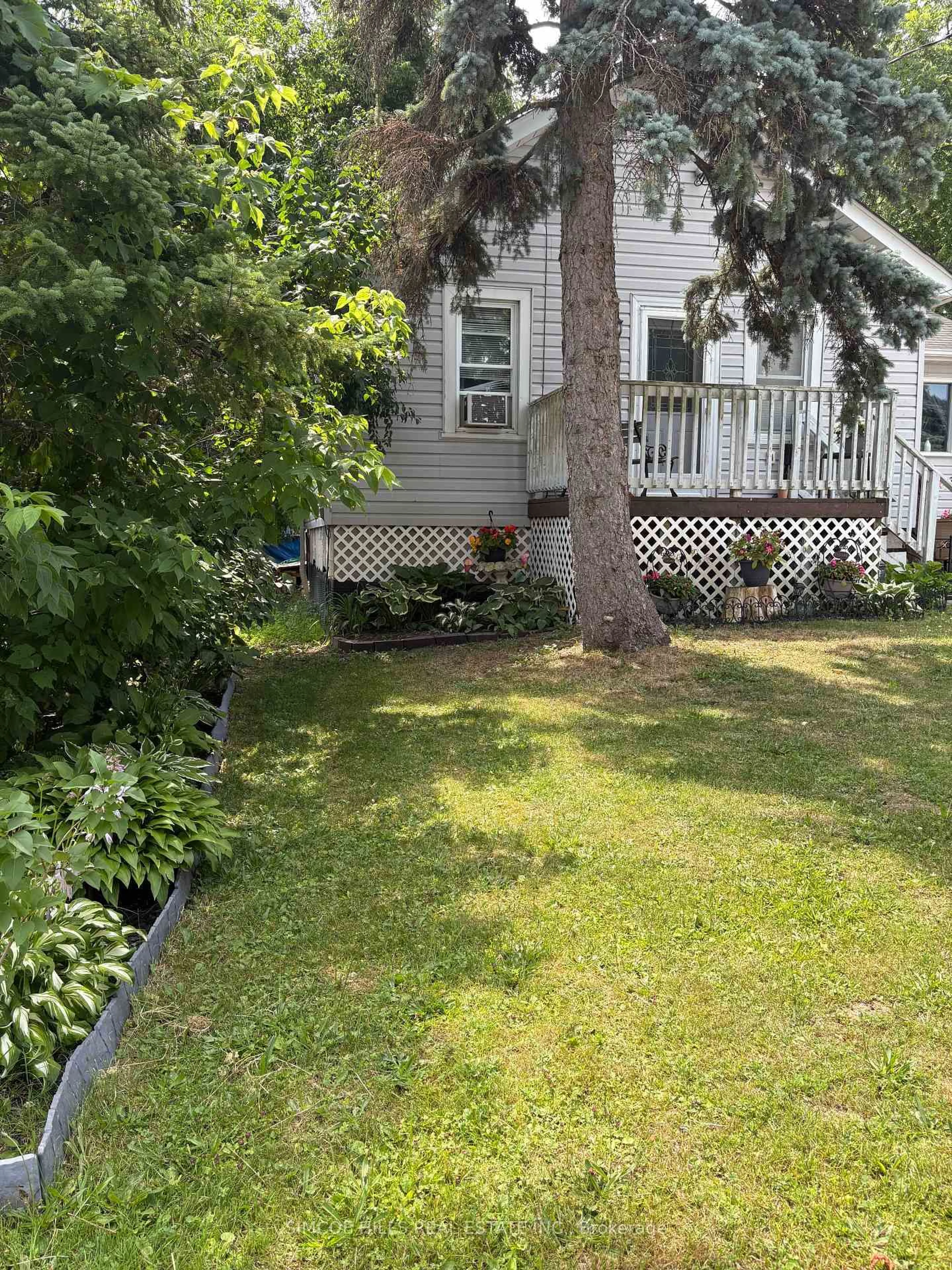 A pic from outside/outdoor area/front of a property/back of a property/a pic from drone, street for 311 John St, Orillia Ontario L3V 3J3