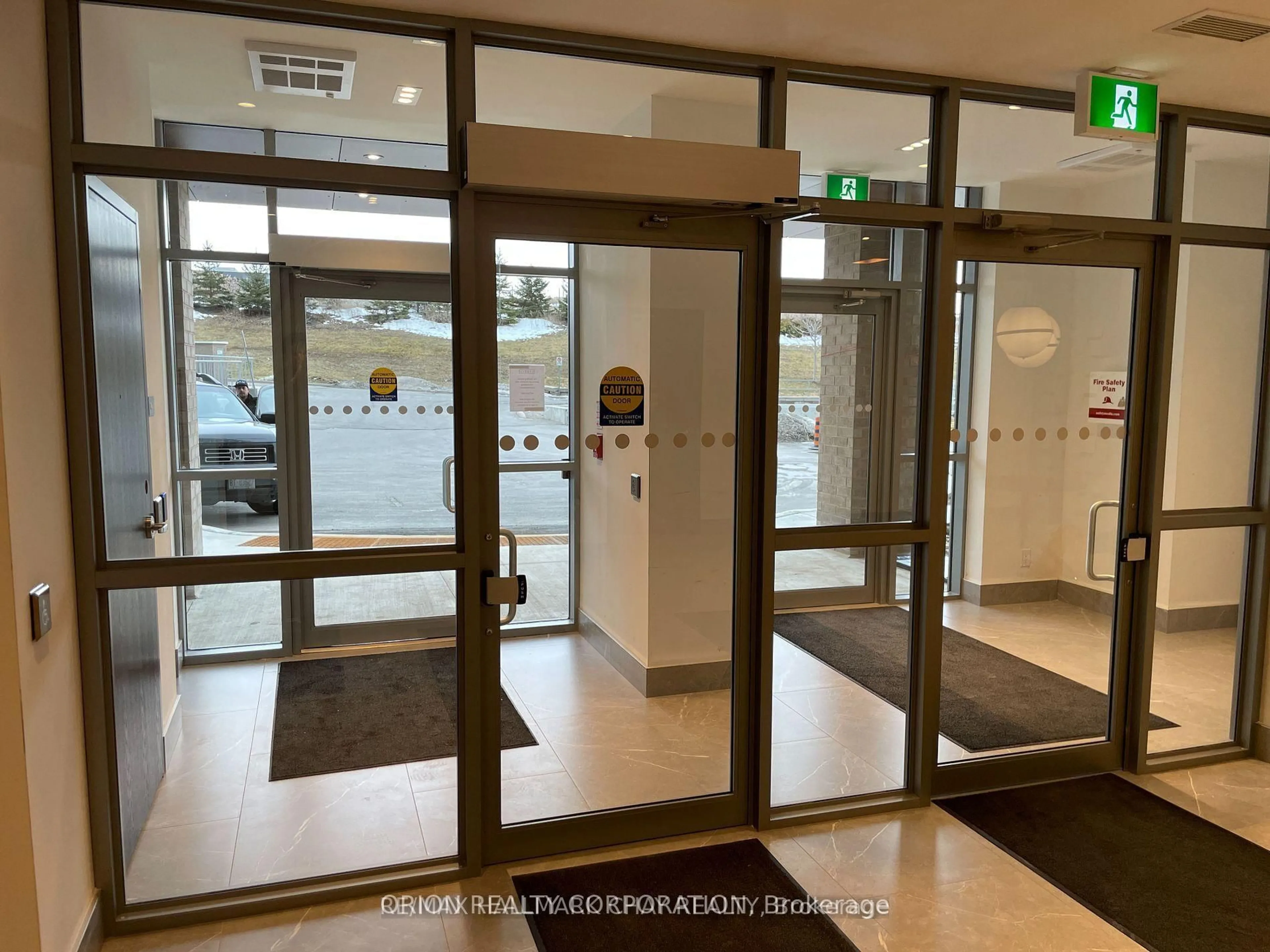 Indoor foyer for 56 Lakeside Terr #202, Barrie Ontario L4M 7B9
