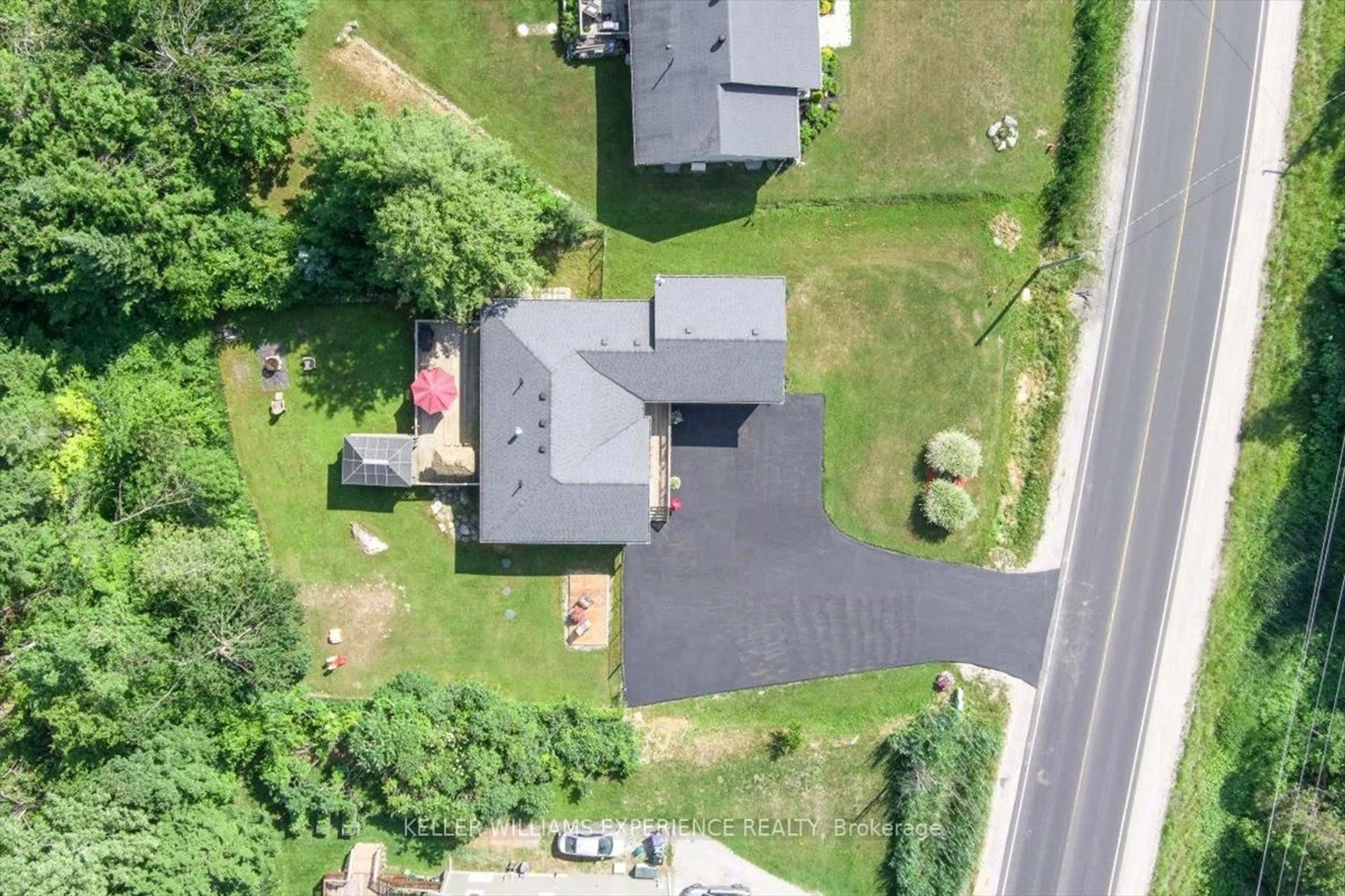 A pic from outside/outdoor area/front of a property/back of a property/a pic from drone, street for 158 Moonstone Rd, Oro-Medonte Ontario L0K 1N0