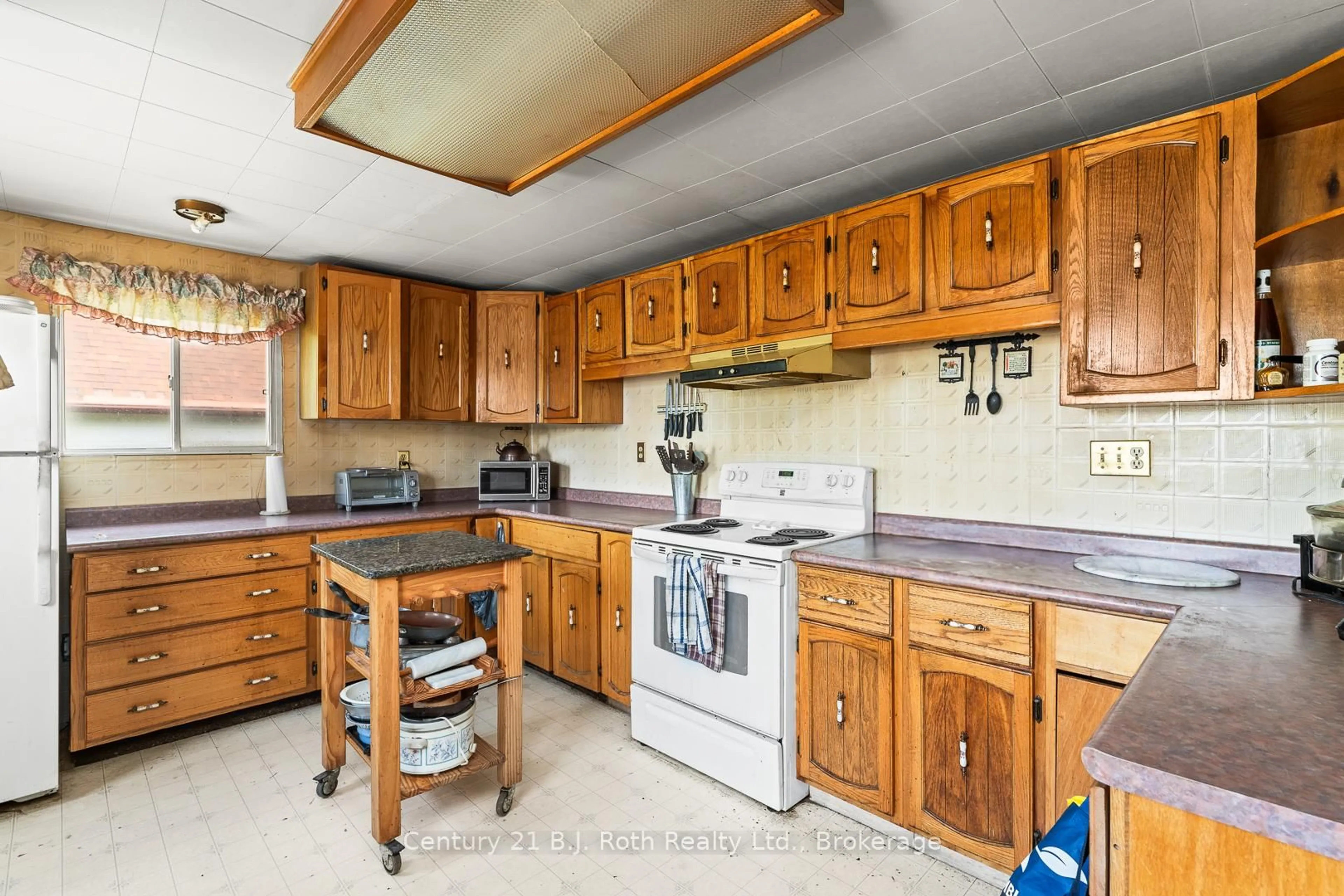 Standard kitchen, unknown for 3338 Cox Dr, Severn Ontario L0K 2B0