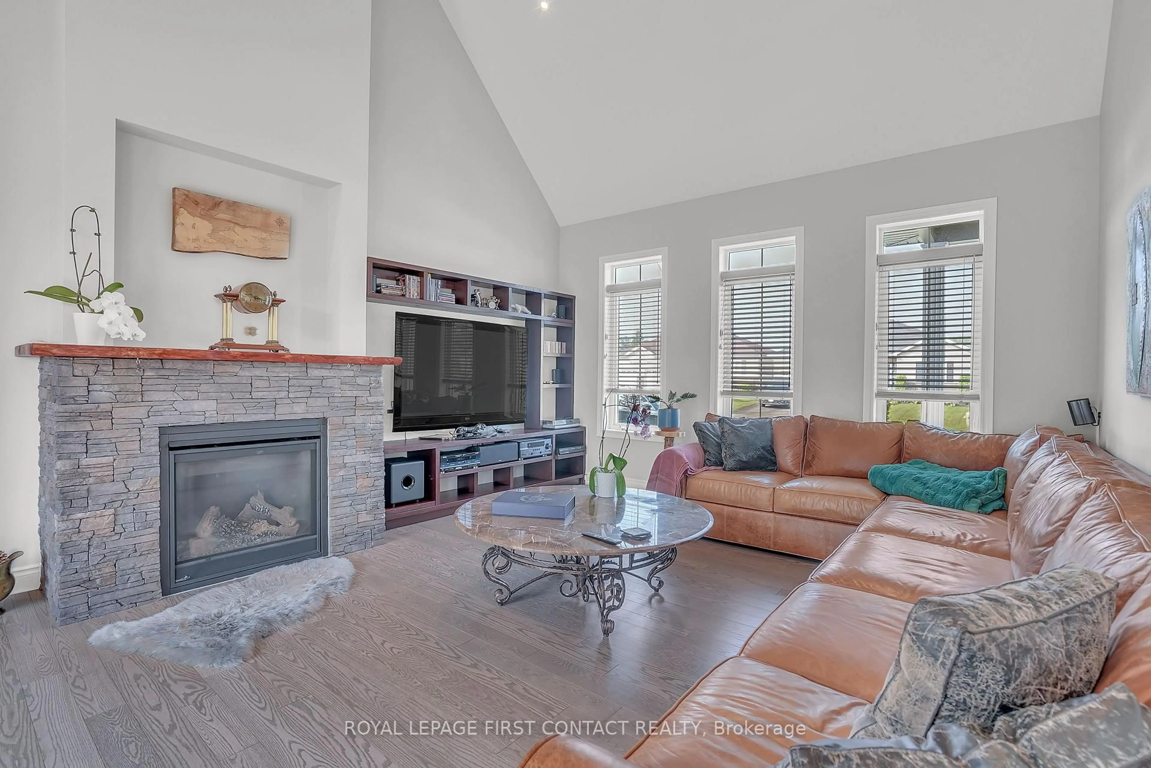 Living room with furniture, ceramic/tile floor for 5 Charlie Rawson Blvd, Tay Ontario L0K 2A0