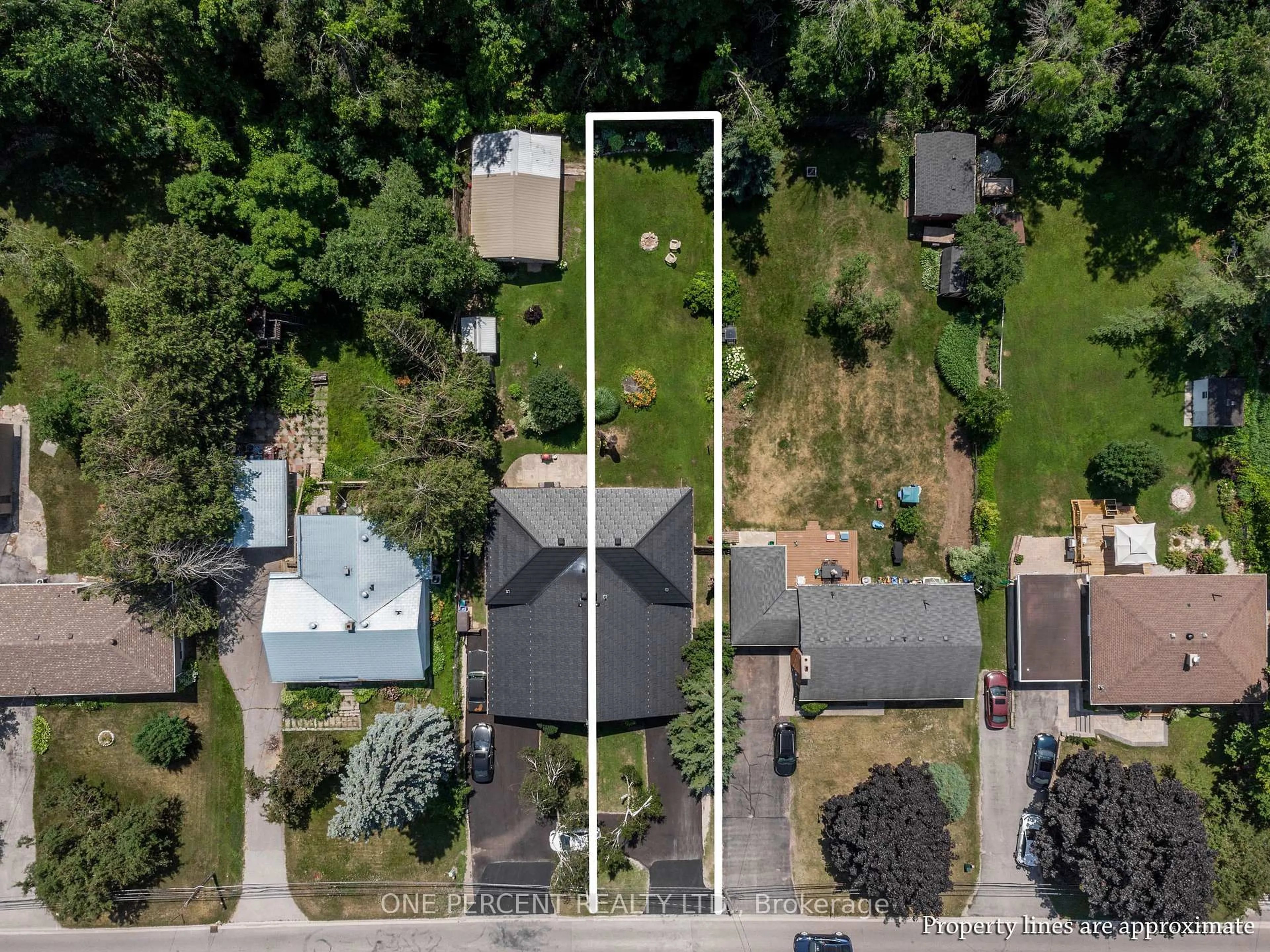 A pic from outside/outdoor area/front of a property/back of a property/a pic from drone, street for 55 Fittons Rd, Orillia Ontario L3V 2J2