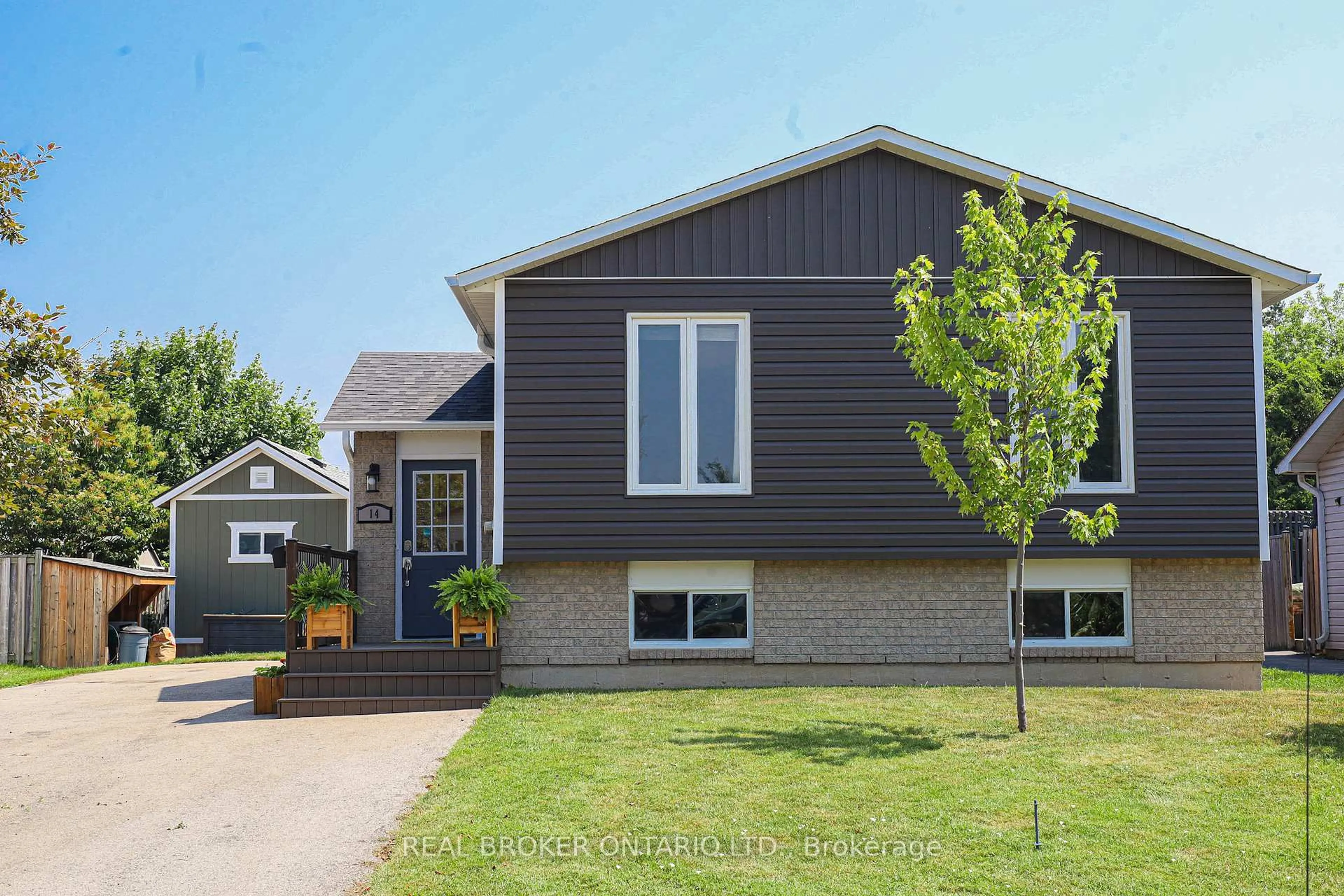 Home with vinyl exterior material, street for 14 Keith St, Orillia Ontario L3V 7V6