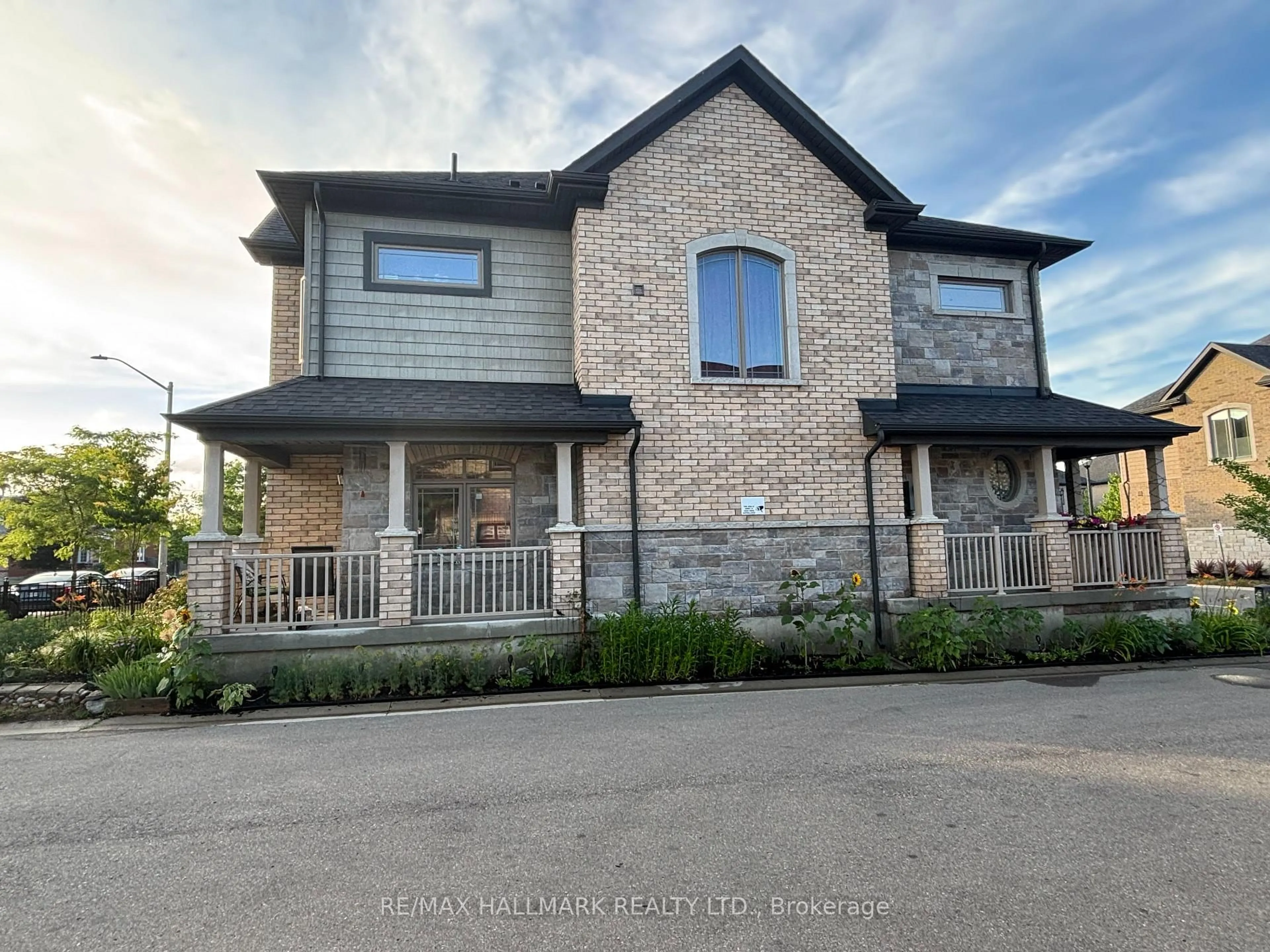 Home with brick exterior material, building for 57 Batteaux St, Barrie Ontario L4M 3C2