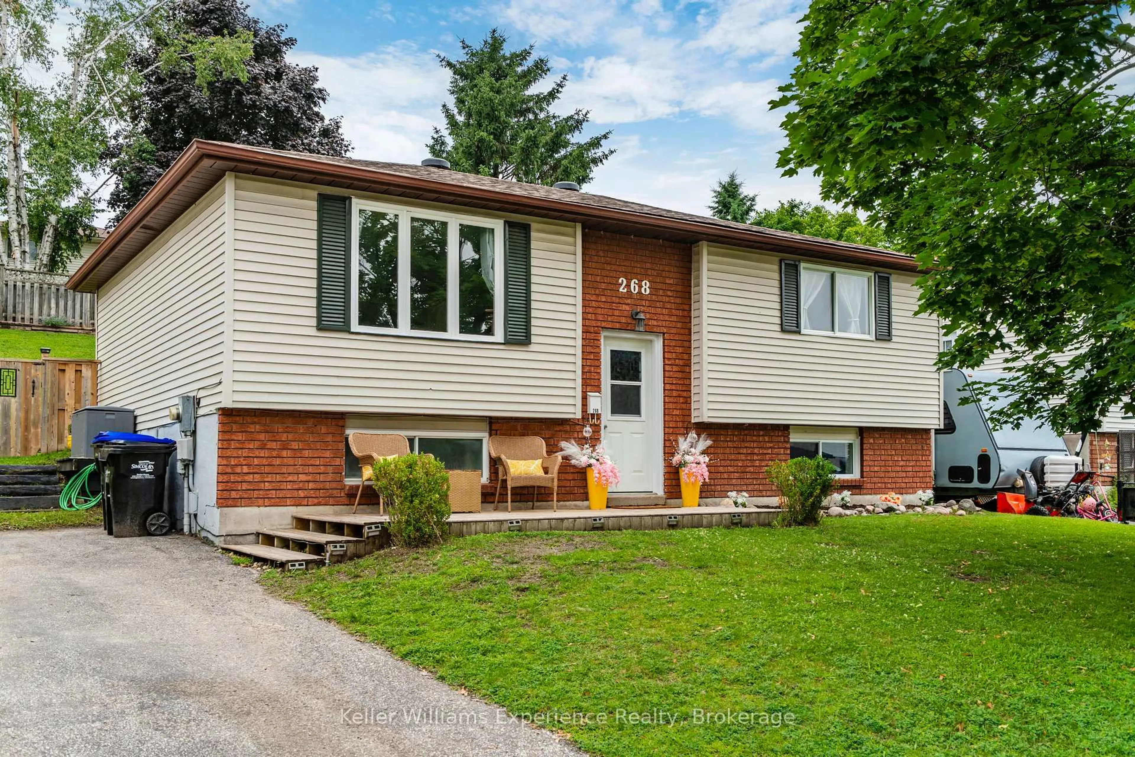Home with vinyl exterior material, street for 268 Galloway Blvd, Midland Ontario L4R 5A2