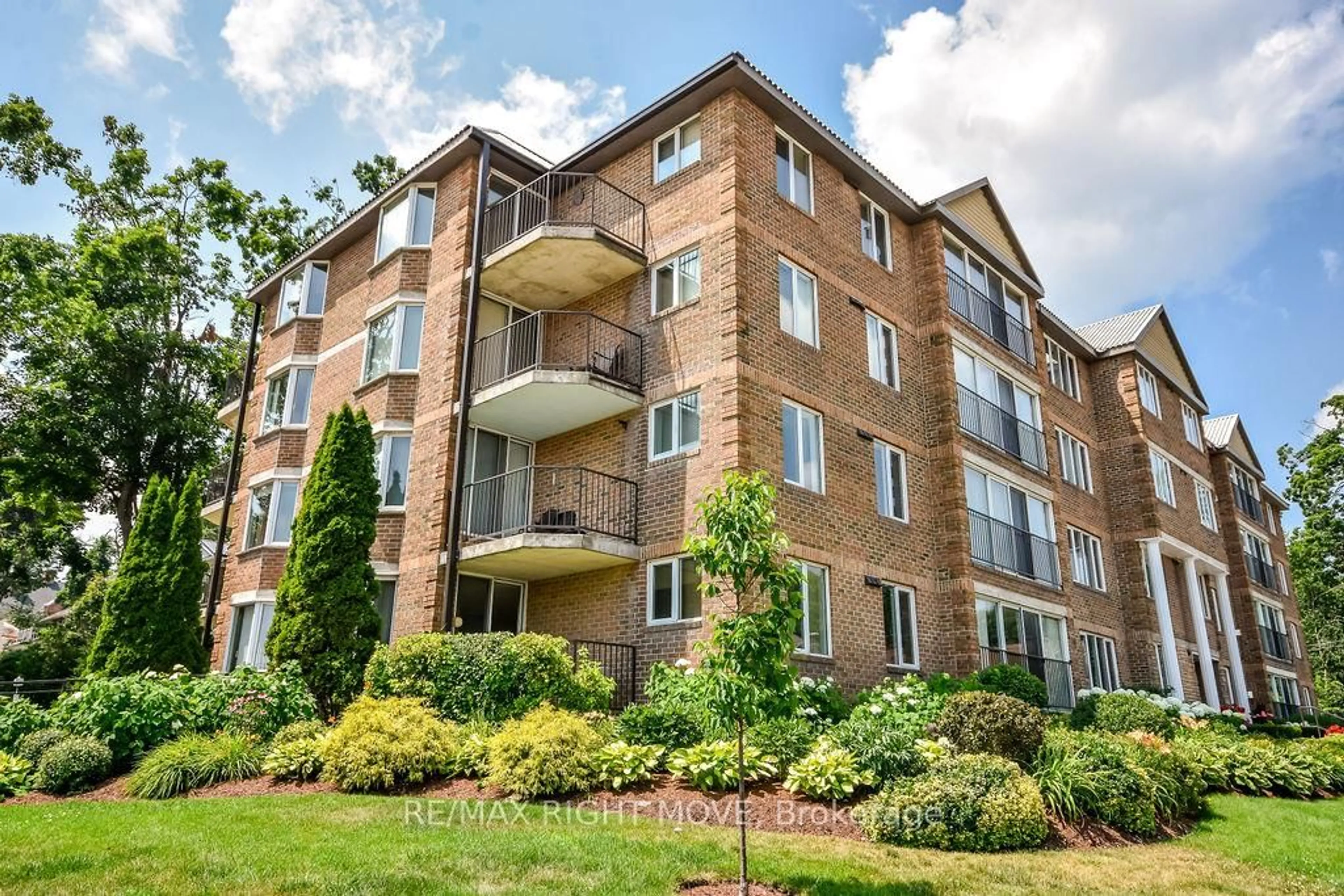 A pic from outside/outdoor area/front of a property/back of a property/a pic from drone, building for 95 Matchedash St #101, Orillia Ontario L3V 4T9