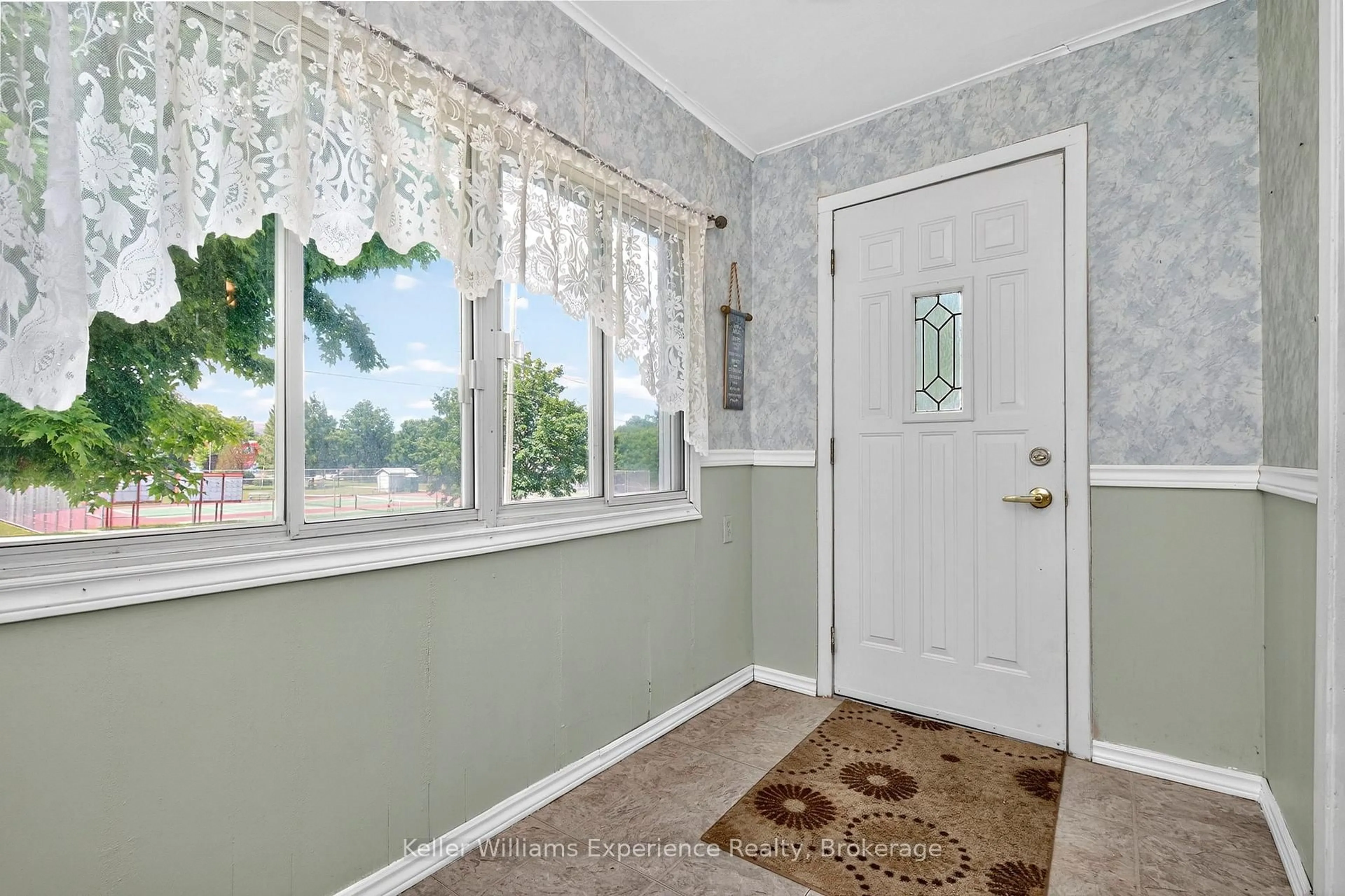 Indoor entryway for 21 Maria St, Penetanguishene Ontario L9M 1L5