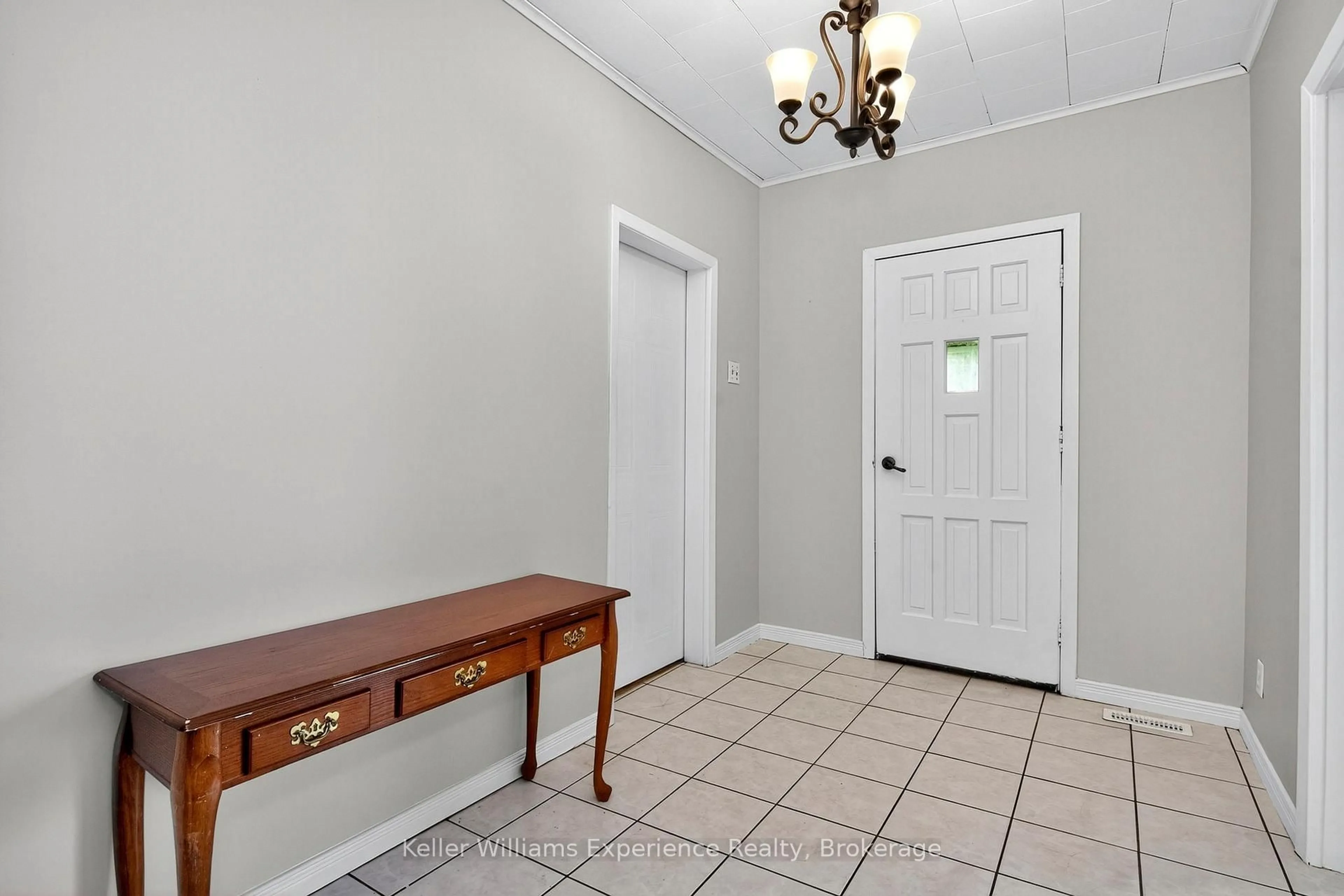 Indoor entryway for 21 Maria St, Penetanguishene Ontario L9M 1L5