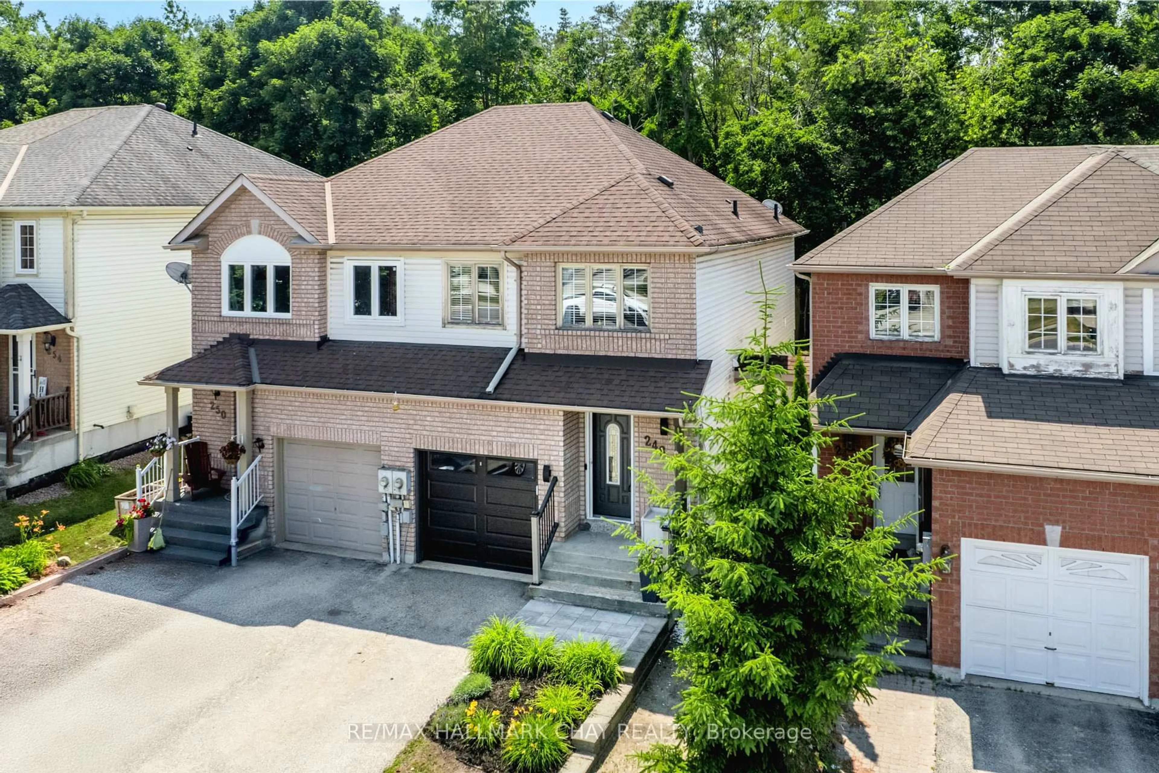 A pic from outside/outdoor area/front of a property/back of a property/a pic from drone, street for 248 Ferndale Dr, Barrie Ontario L4N 8J9
