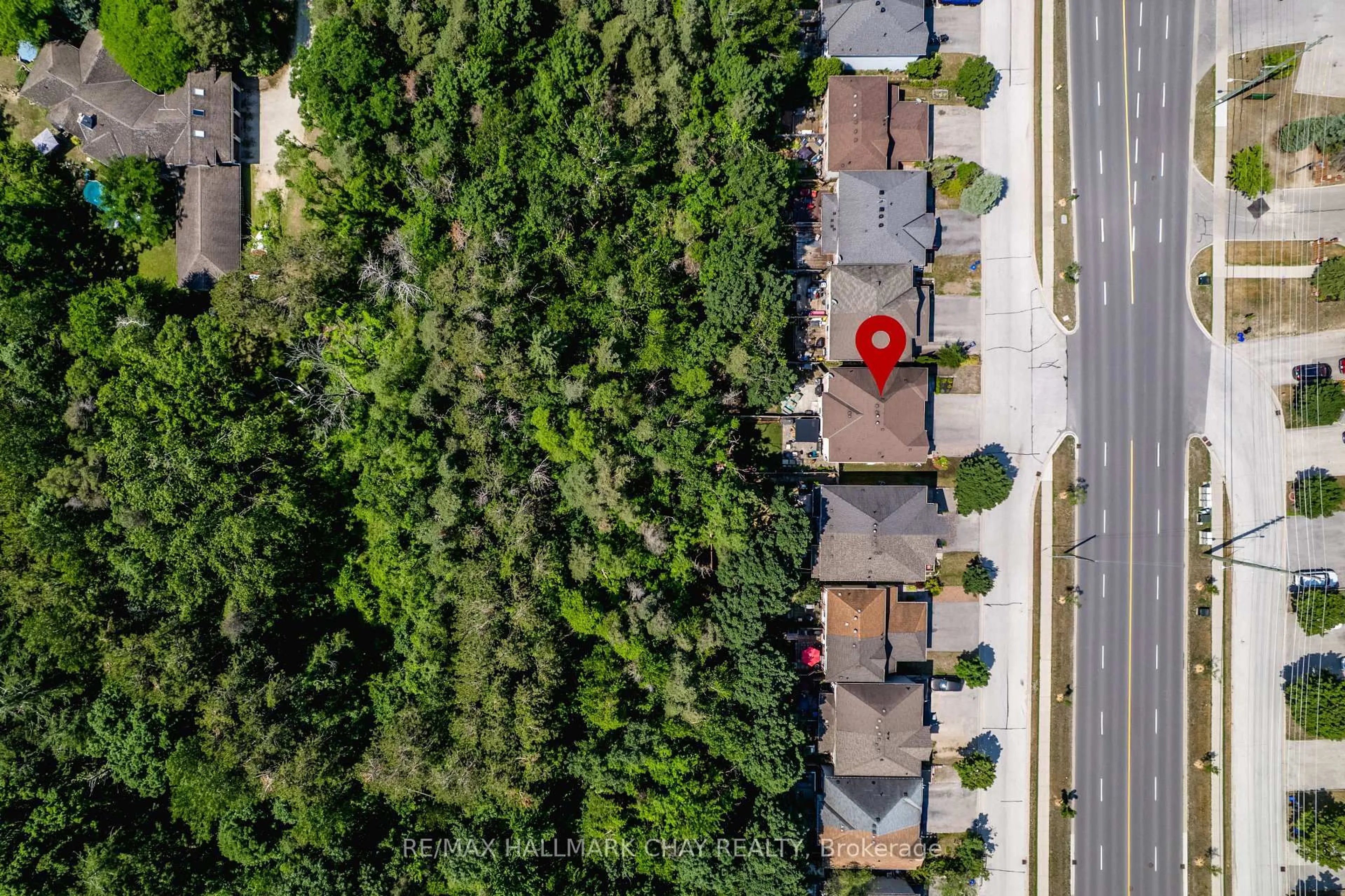 A pic from outside/outdoor area/front of a property/back of a property/a pic from drone, street for 248 Ferndale Dr, Barrie Ontario L4N 8J9