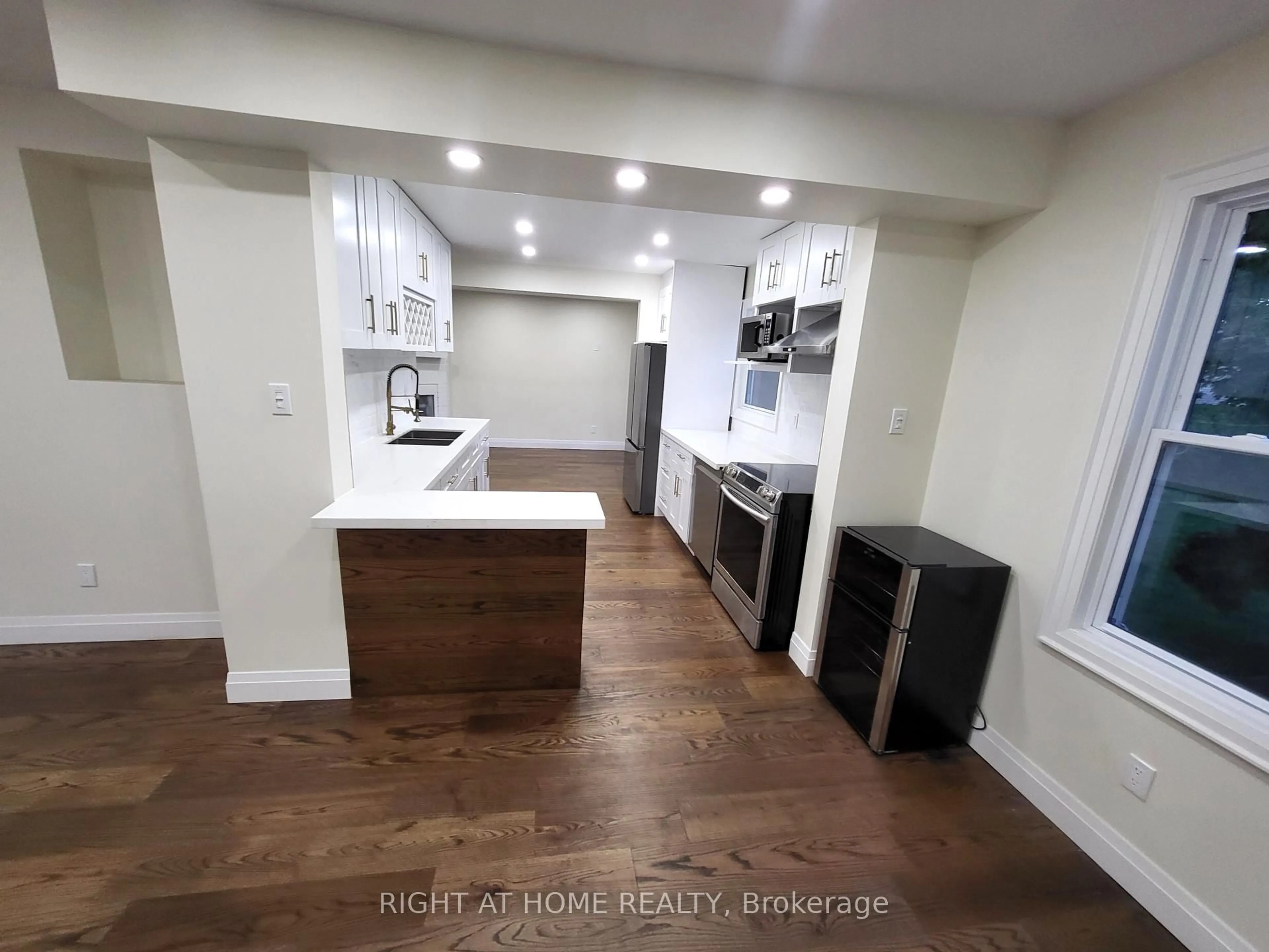 Open concept kitchen, unknown for 247 Hickling Tr, Barrie Ontario L4M 5W9