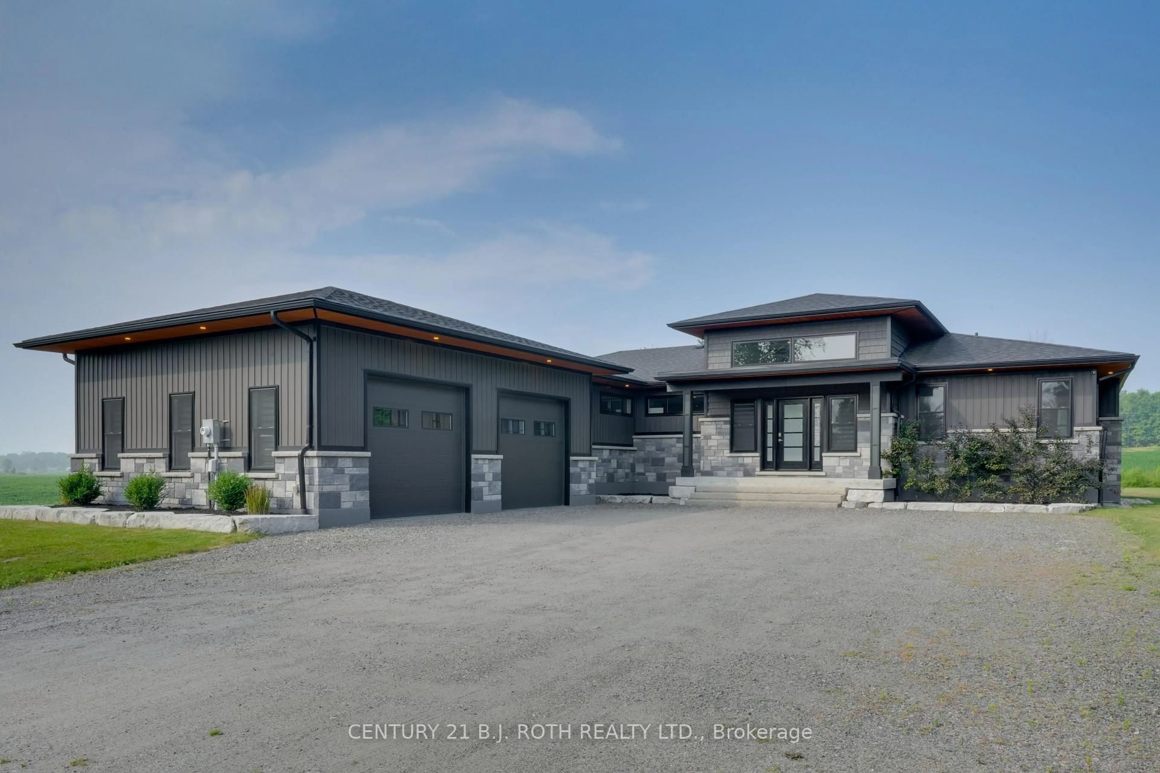 Indoor garage for 3510 BRENNAN Line, Severn Ontario L3V 0W3